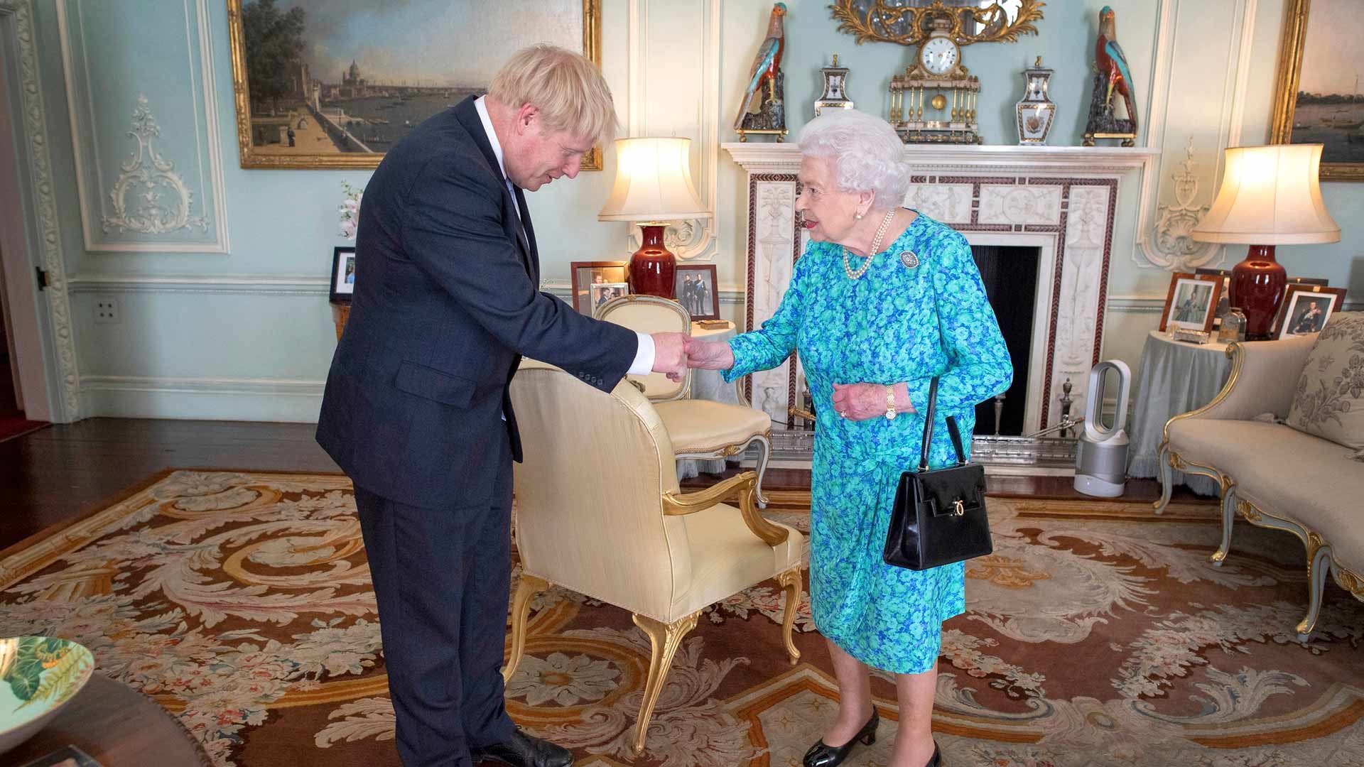 Elisabetin yhteistyö pääministeri Boris Johnsonin kanssa käynnistyi komeasti, mutta eteni sitten hiukan sotkuisemmissa merkeissä.