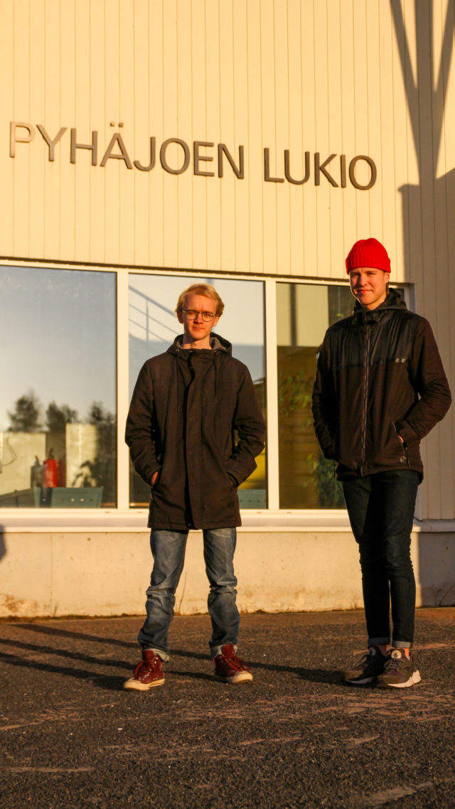 Janne Niemelä  ja Iivari Rantala toimivat Pyhäjoen Kuulumiset -lehden taittajina.