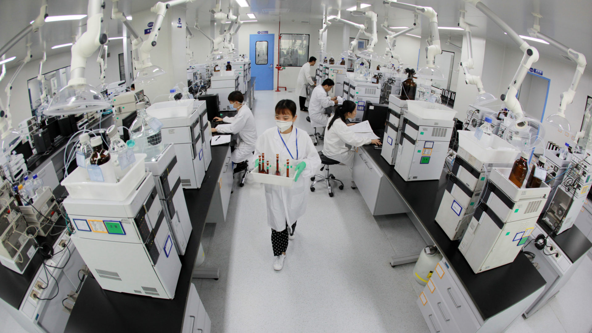 Favipiravir-lääkettä testataan myös kiinalaisessa Zhejiang Hisun Pharmaceutical -yhtiössä.