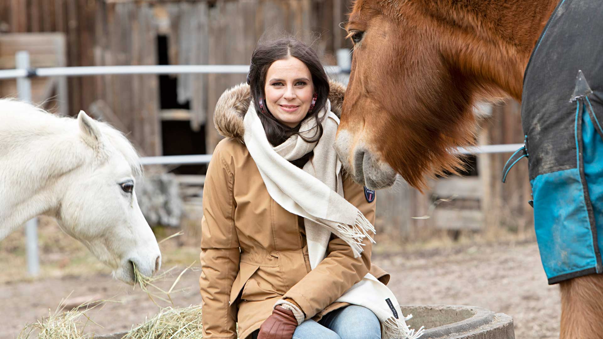Olga tunnetaan näyttelijätyön lisäksi kotieläintilastaan Olgan Farmi.