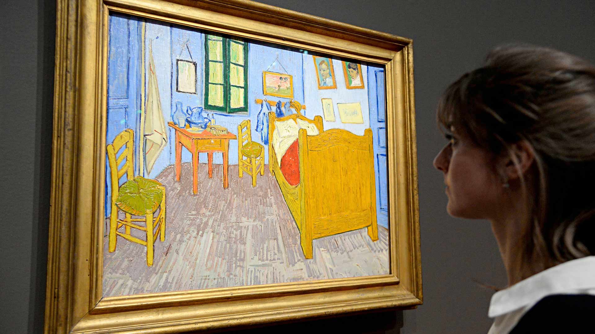 Vincent van Gogh maalasi teoksensa Makuuhuone Arlesissa vuonna 1888. Teosta voi ihailla virtuaalisesti.