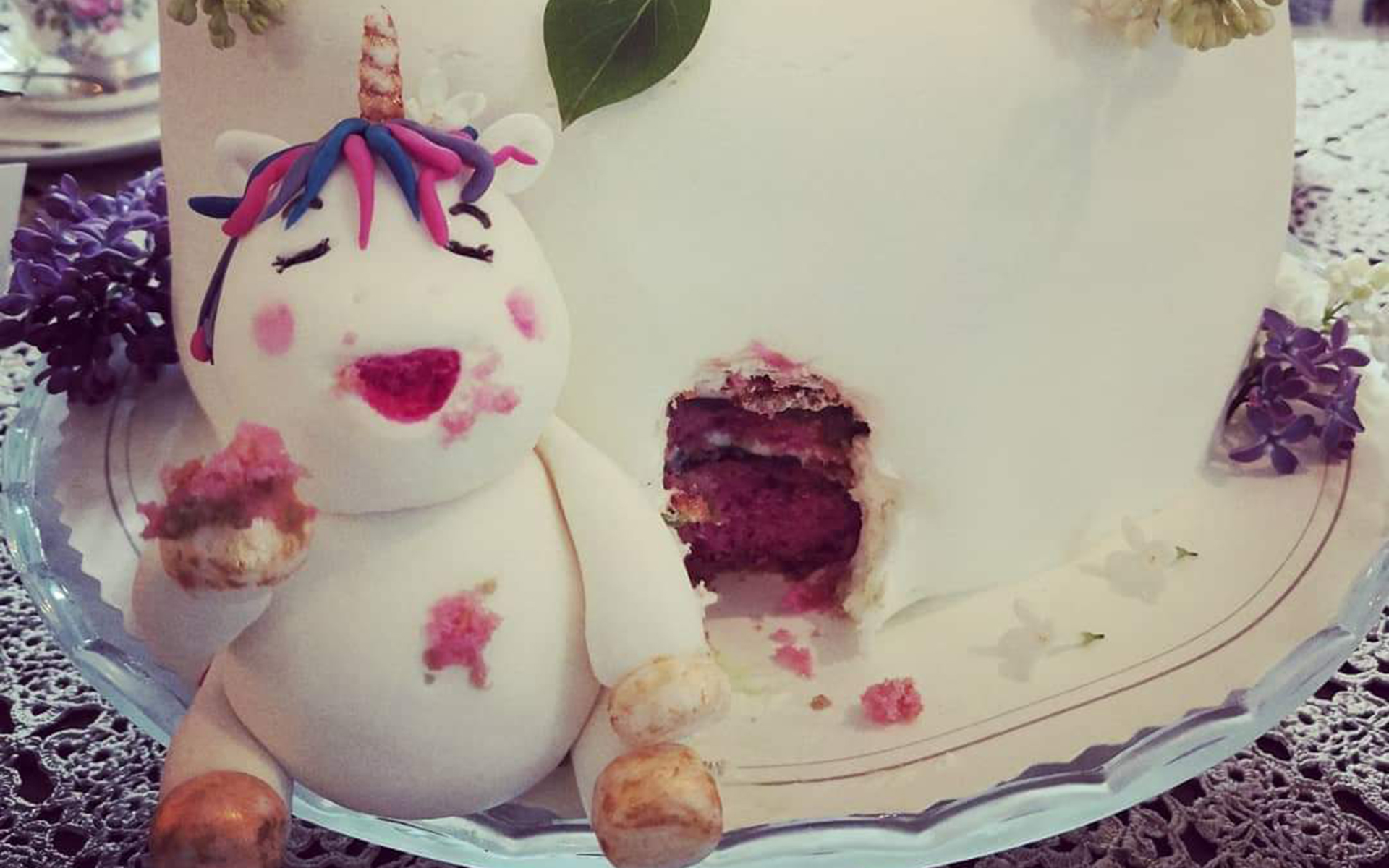 Anna Kankare valmistaa Piparminttutaivas-yrityksessään kakkuja ja leivonnaisia lähinnä sukujuhliin, syntymäpäiville ja lastenkutsuille.