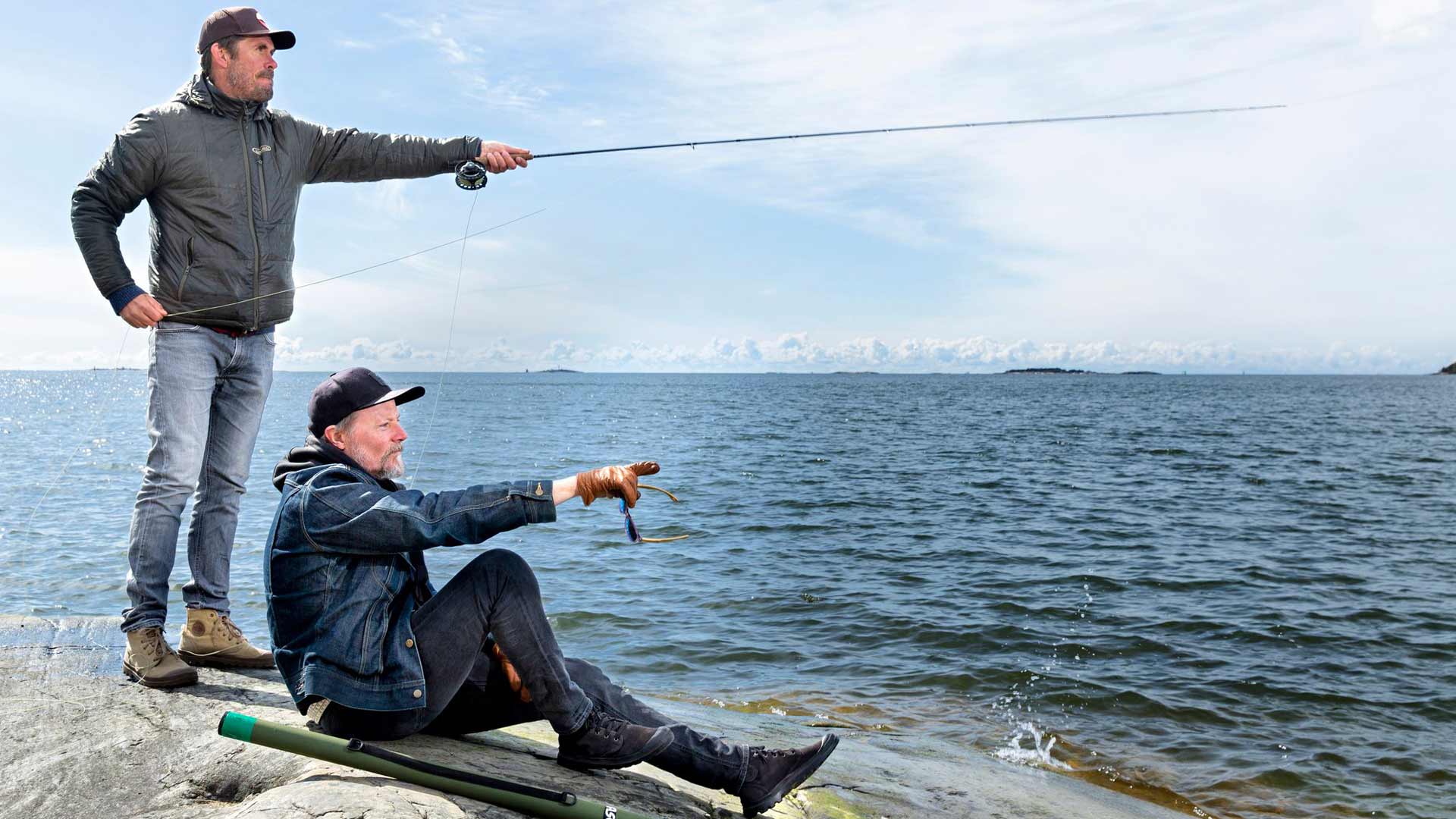 Kari Hietalahti ja Tommi Korpela ovat huolissaan Itämeren kalalajeista, erityisesti luonnonvaraisesta meritaimenesta, joka on luokiteltu äärimmäisen uhanalaiseksi.