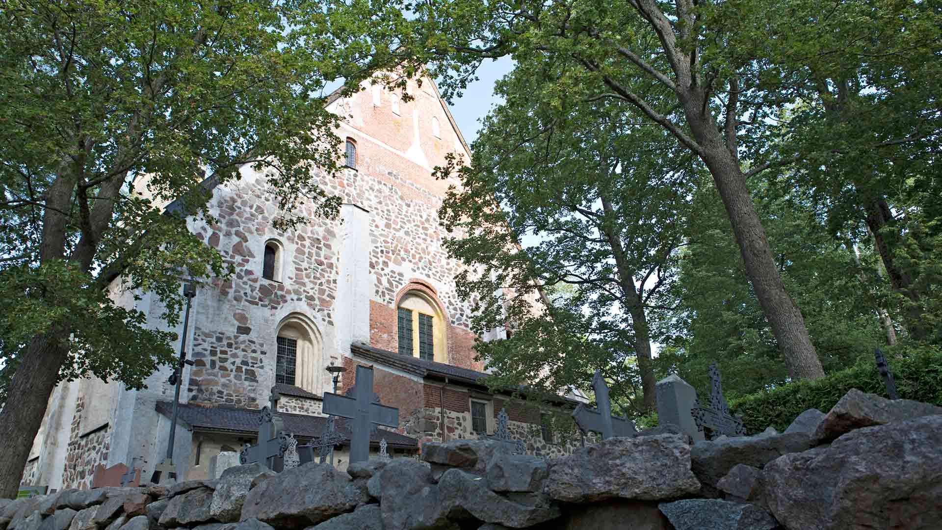 Naantalin kirkko on Suomen toiseksi suurin keskiaikainen kivikirkko. 