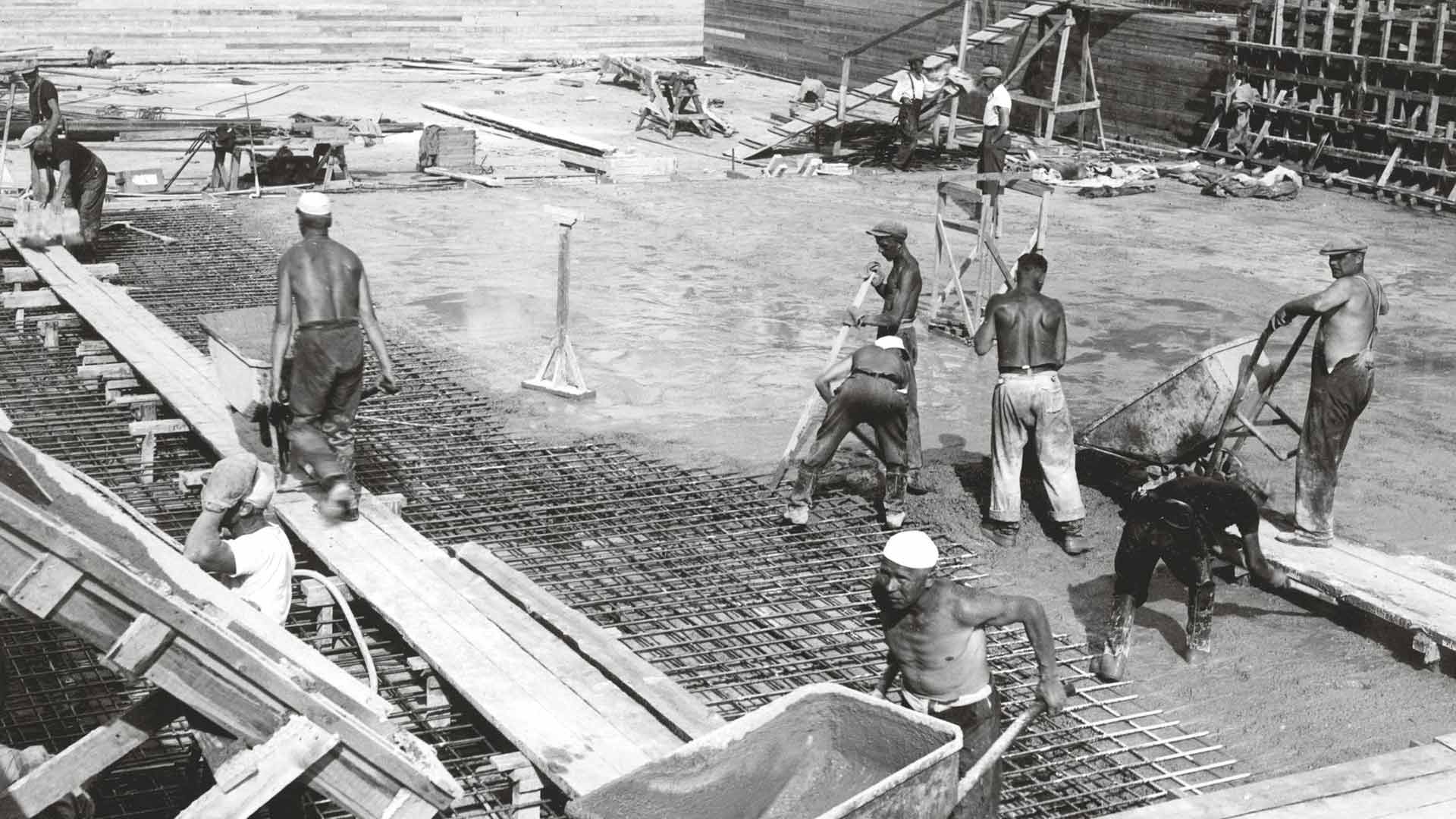 Uimastadionin rakennustyöt olivat kiivaimmillaan kuumana kesänä 1939.