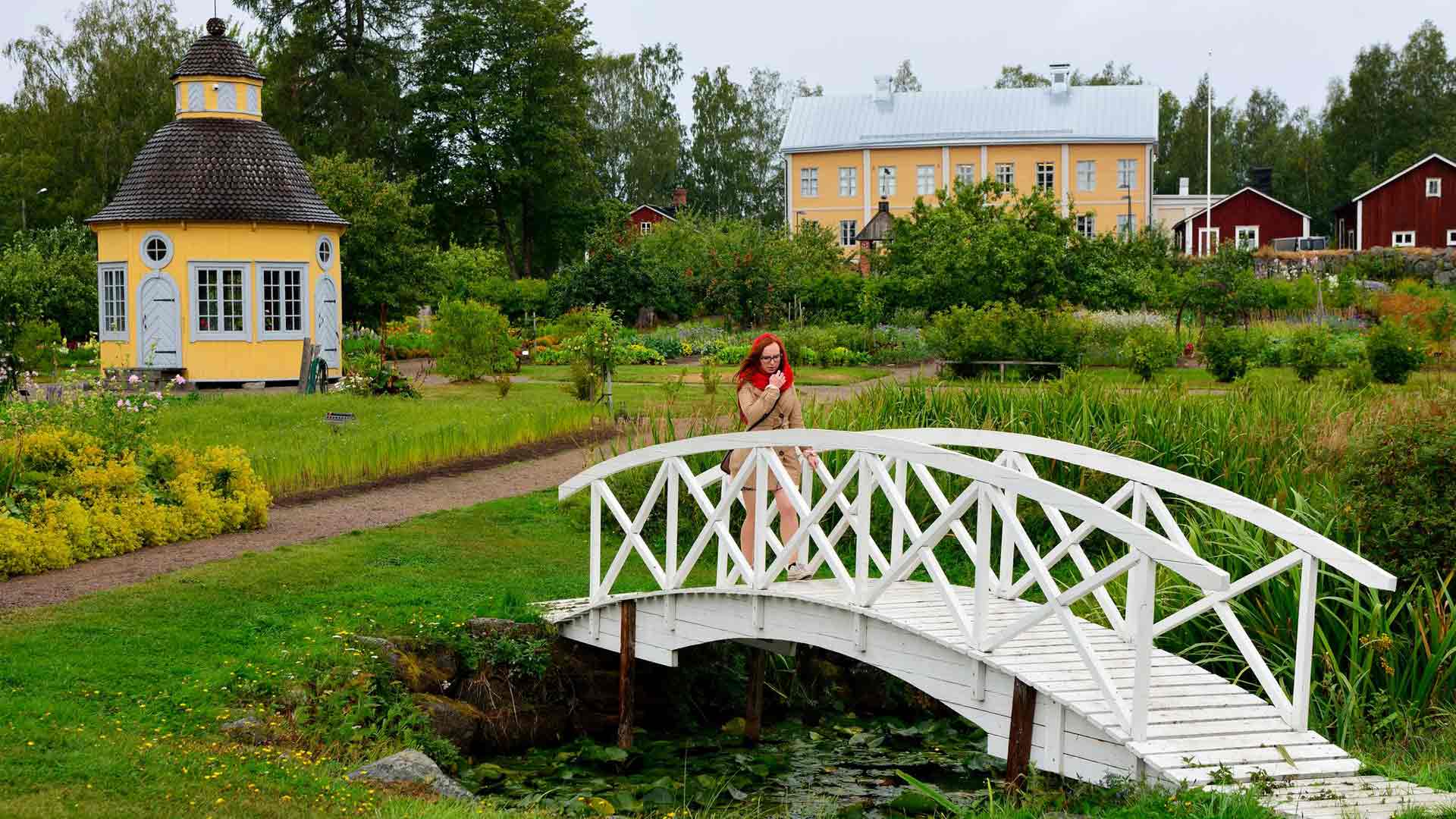 Pietarsaari: Rosenlundin pappilan geometrisen puutarhan rakennutti kirkkoherra Garbriel Aspegren 1700-­luvulla.