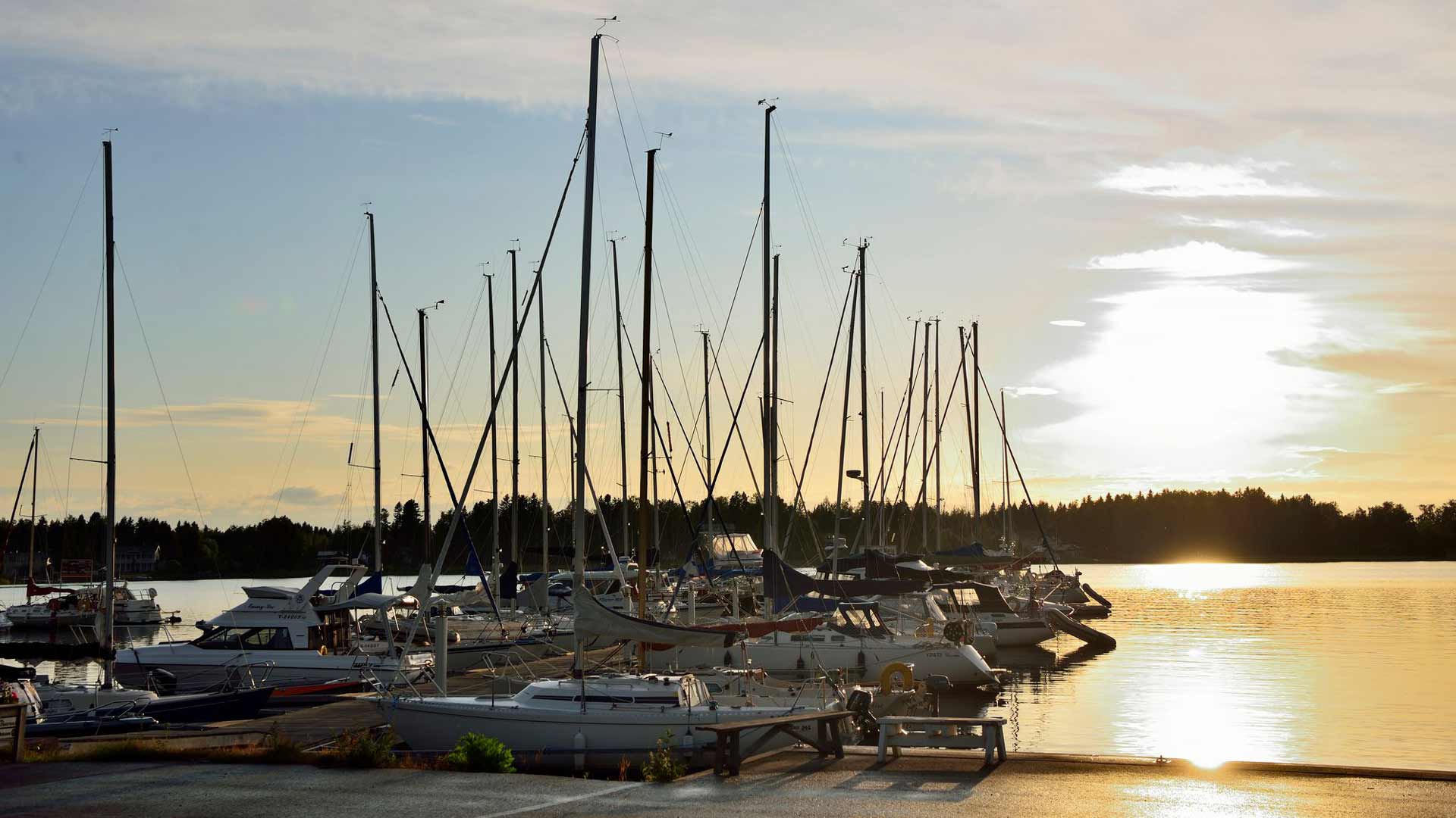 Pietarsaari on perinteinen merenkulkukaupunki, jossa valmistetaan kuuluisat Swan-veneet.