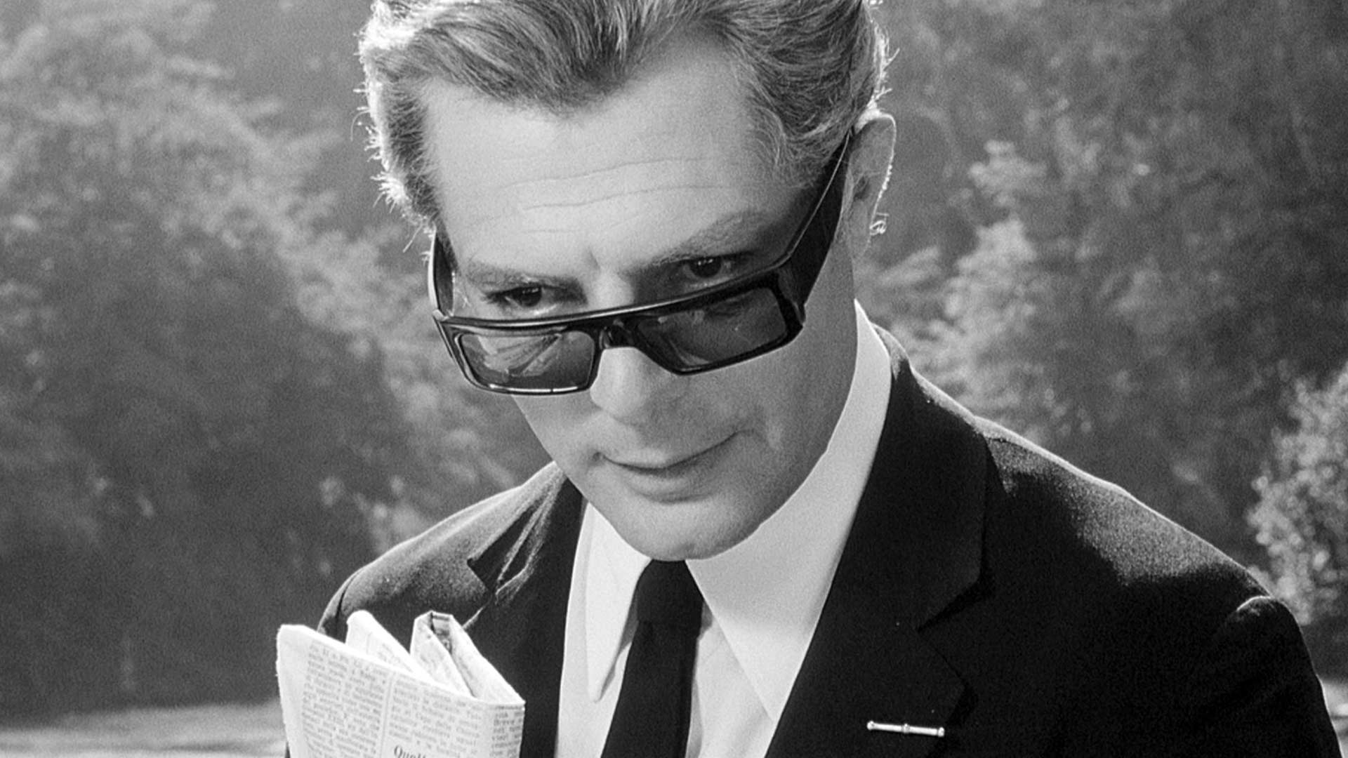 Marcello Mastroianni esittää Fellinin alter egoa elokuvassa 8 ½.