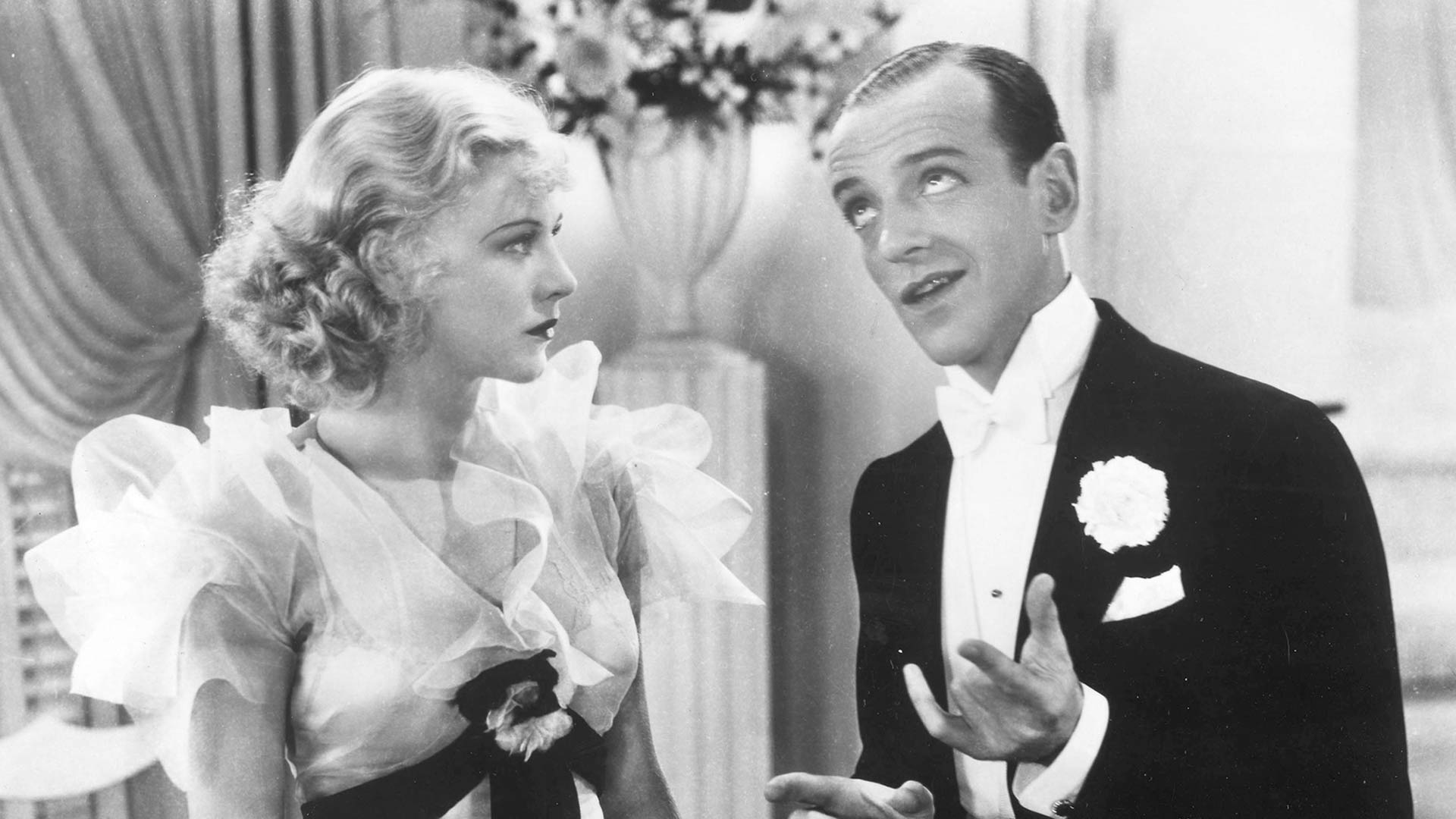 Tanssijanäyttelijät Fred Astaire ja Ginger Rogers elokuvassa Continential – hupainen avioero.