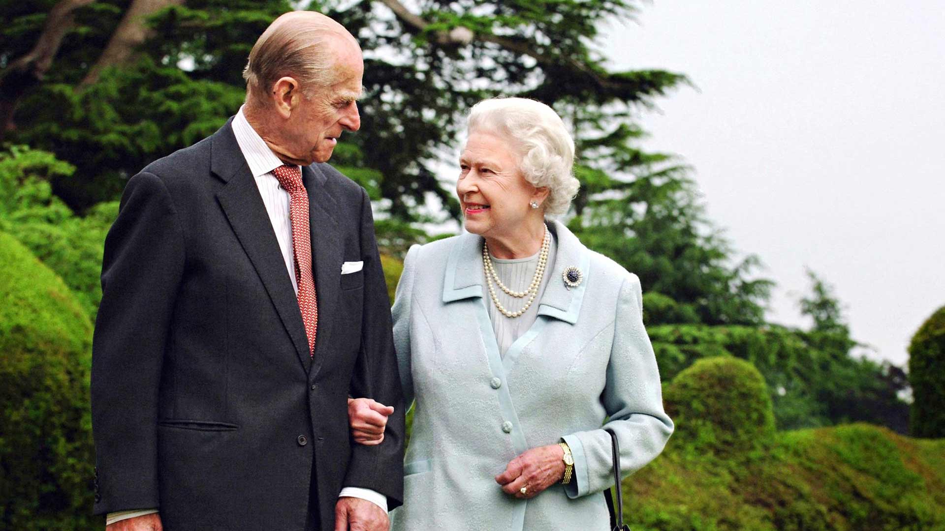 Philip ja Elisabet palasivat 60-vuotishää­päivänsä kunniaksi Broadlandsin kartanoon, jossa he viettivät osan kuherrus­kuukauttaan vuonna 1947. Paikan omisti tuolloin Philipin setä. 