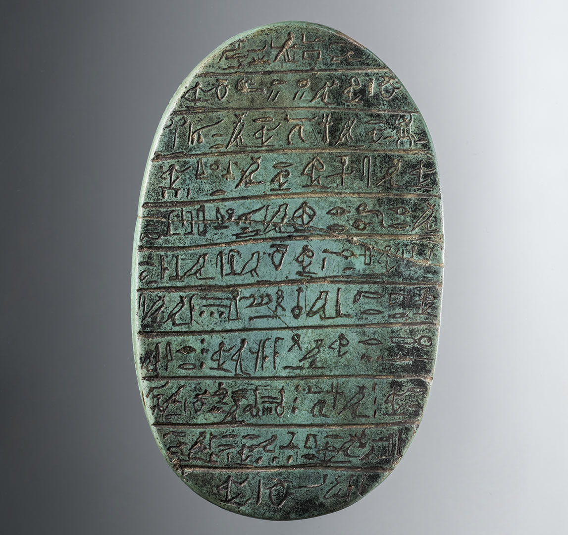 Egyptiläinen vuolukivestä valmistettu sydänskarabeus, noin 1500-1000 eaa.