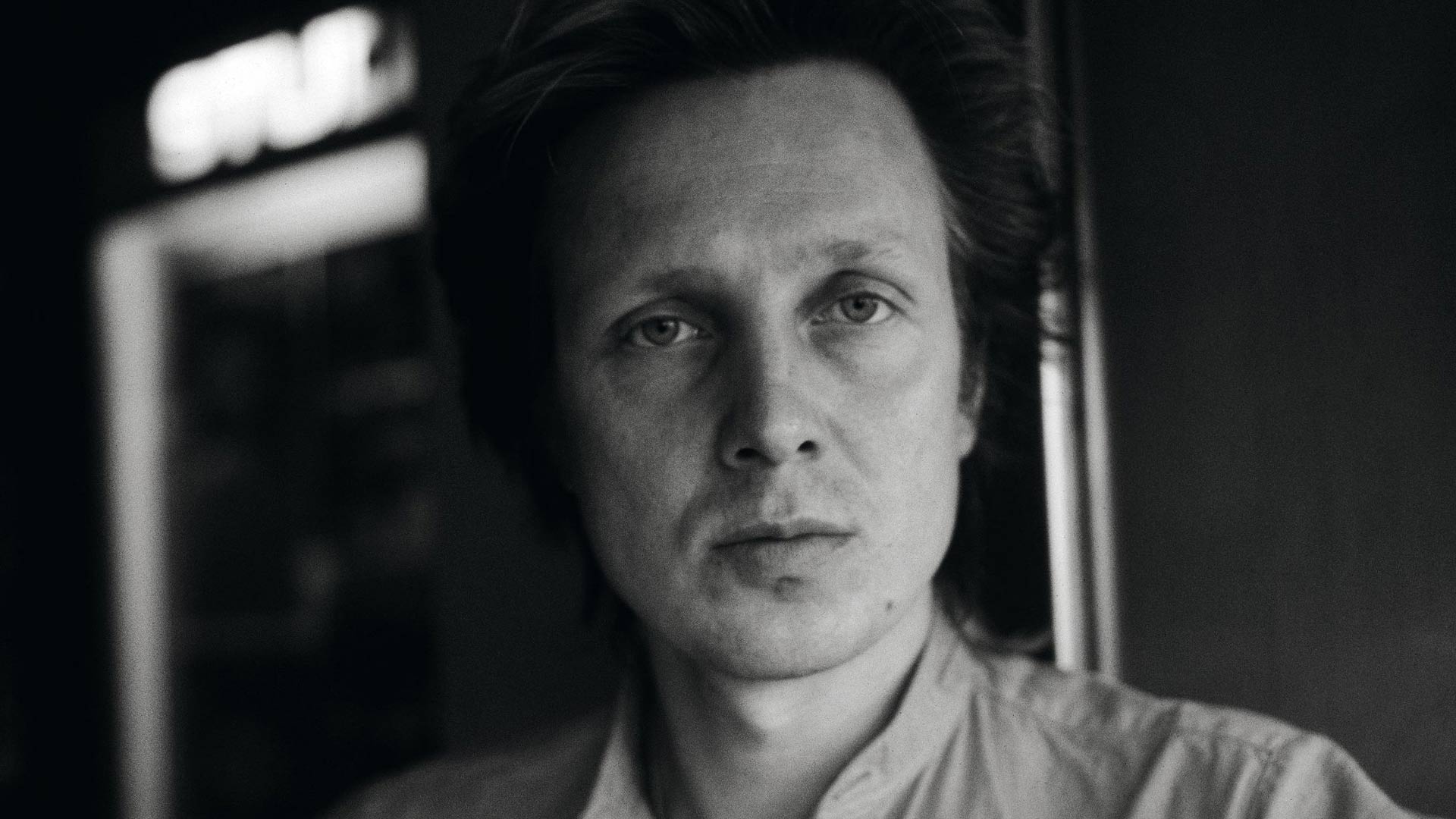 Vuonna 1985 Pave Maijanen oli  nimekäs tuottaja ja muusikko. Pave’s Mistakes oli jo tehnyt kestohitin Pidä huolta.