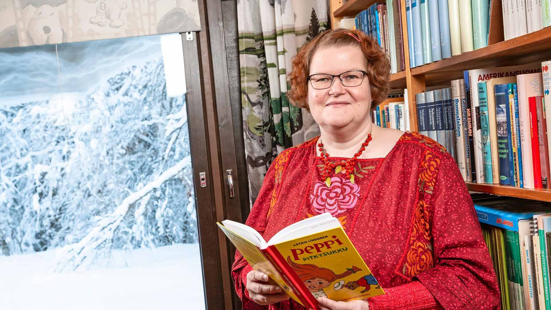 Karjalan kielen professori Helka Riionheimo ei ole itse opiskellut karjalan kieltä, vaan hän on omaksunut sen kuuntelemalla ja lukemalla.