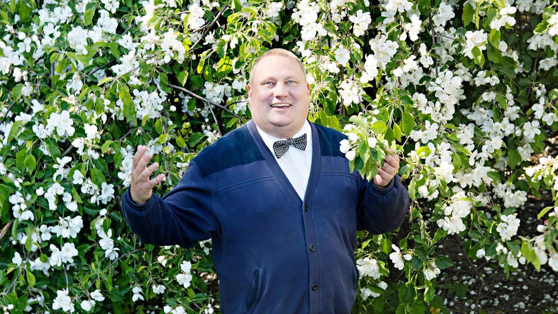 Keväisin Mikko Lagerström tankkaa itseensä kukkivien koristepuiden ihanuutta.