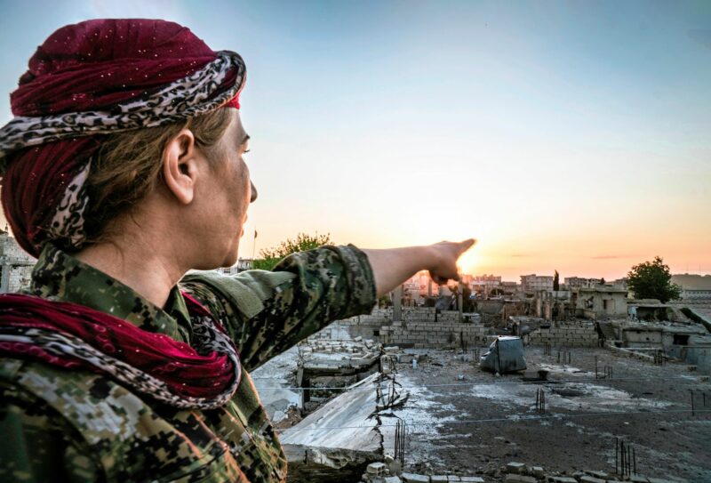 ISIS:iä vastaan taistelleet kurdien YPJ-joukot tulivat tunnetuksi naissotilaistaan, jotka pysäyttivät kalifaatin etenemisen. Kurdien puolelle sotimaan lähteneiden tai sieltä palanneiden suomalaisten tarkkaa määrää ei tiedetä.  © Getty Images