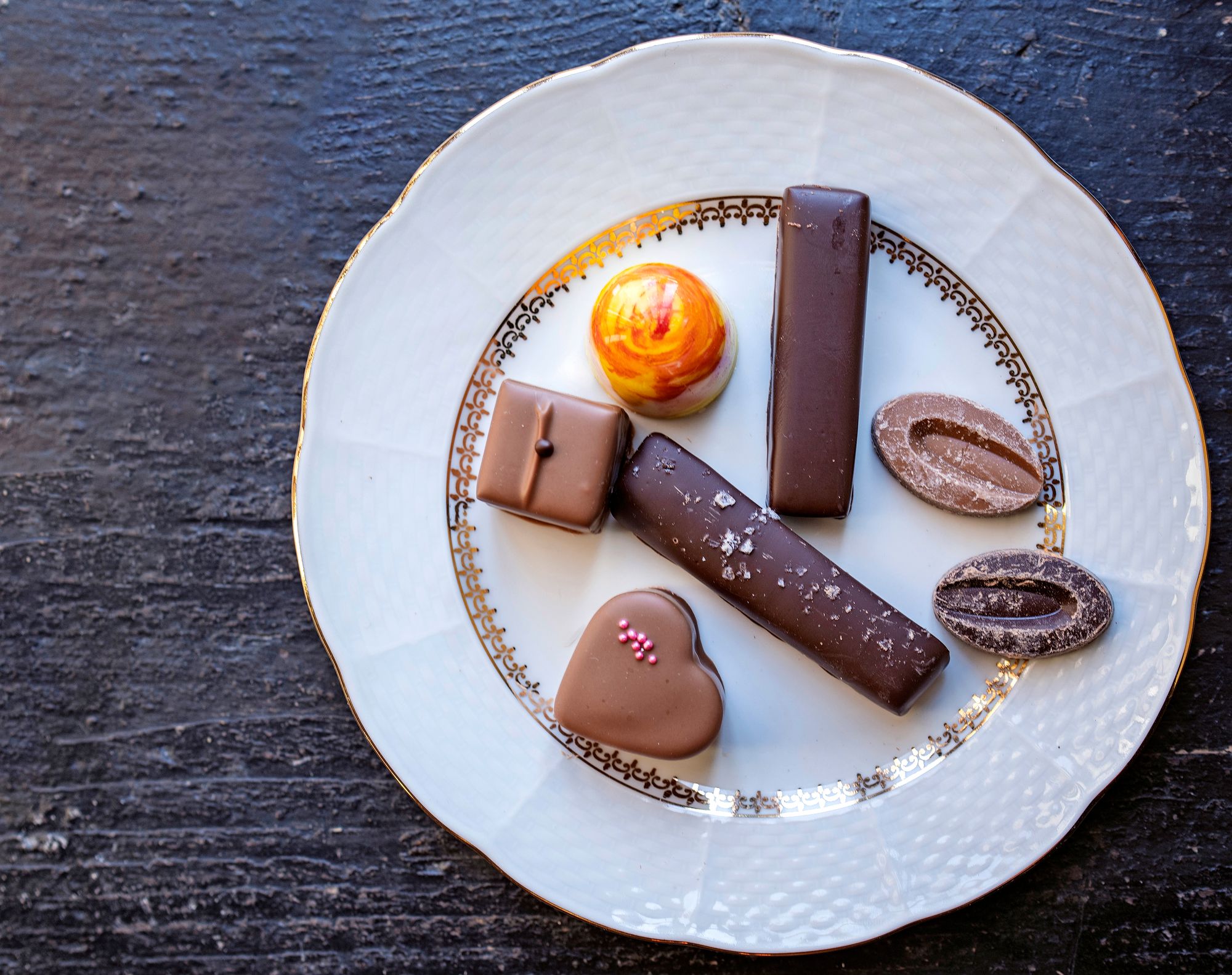 Ahvenanmaalaiset suklaakonvehdit ovat kauniita ja maukkaita. © Tuukka Ervasti