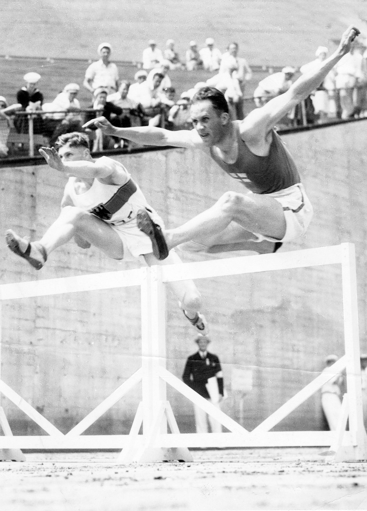 Akilles Järvisen parhaita lajeja Los Angelesin olympiakisoissa oli 110 metrin aitajuoksu. © Suomen Urheilumuseo