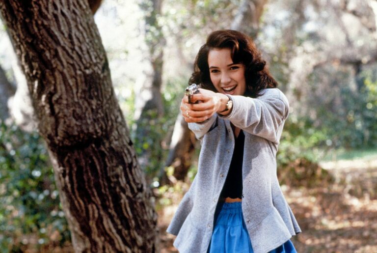 Winona Ryder näyttelee nuorisosatiirin toisen pääroolin.