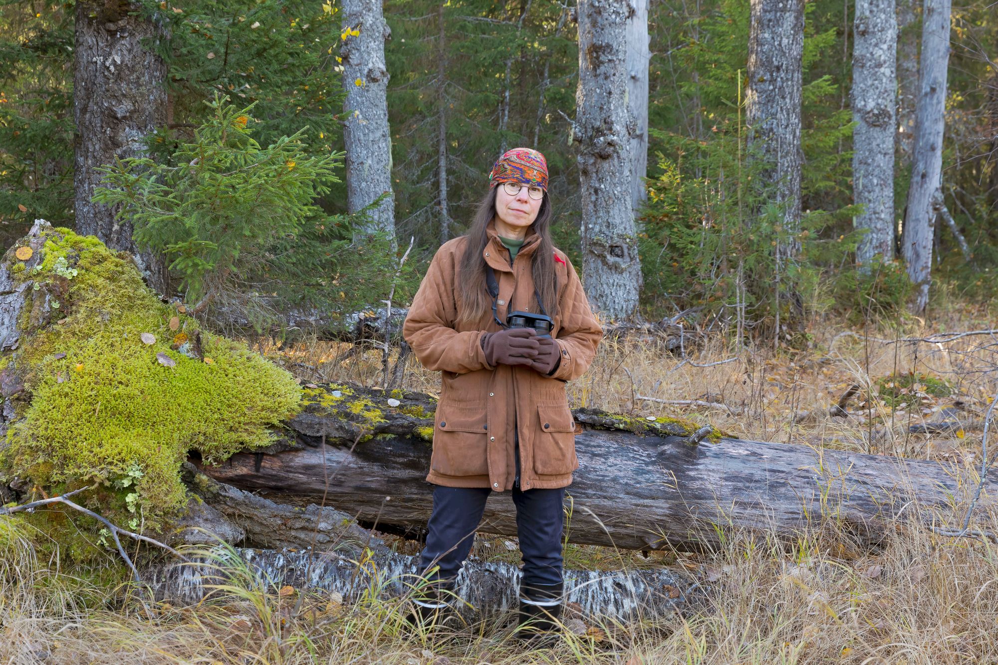 Aura Koiviston suhde luontoon on iän myötä vain vahvistunut. Luonnossa retkeily on Auran tärkeä harrastus ja myös osa hänen työtään. © Risto Sauso