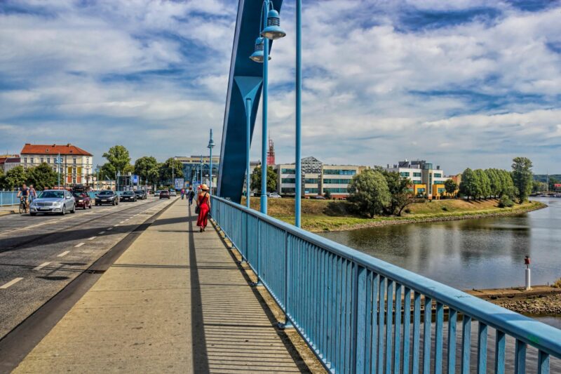 Näkymä kaupungit yhdistävältä sillalta kohti Frankfurt an der Oderia. © Alloverpress