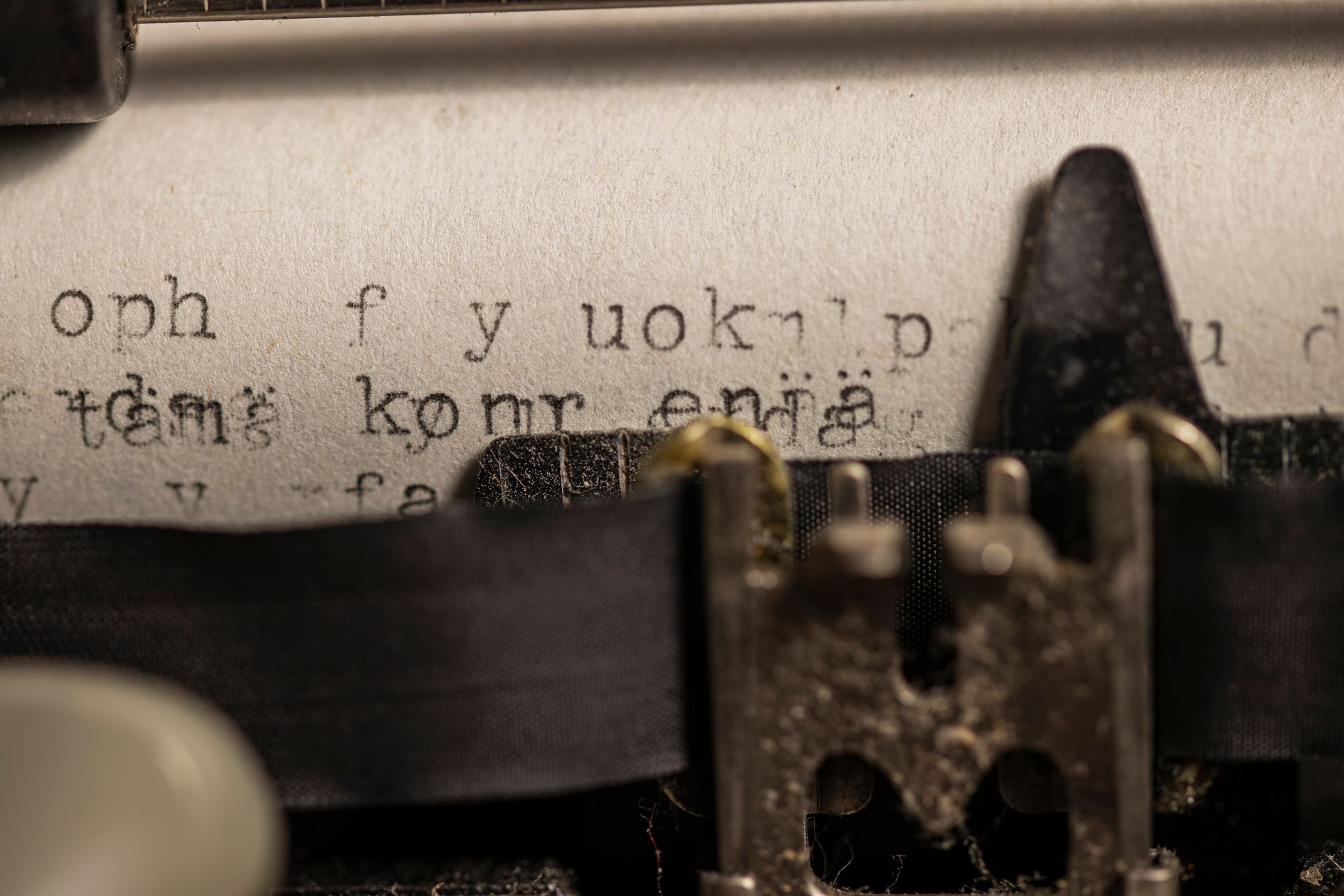 Mika Waltarin työhuoneessa on kirjoitus­koneita, mutta hänen alkuperäinen Olivetti-kirjoitus­koneensa on Kansallis­­museossa. © Marjo Tynkkynen