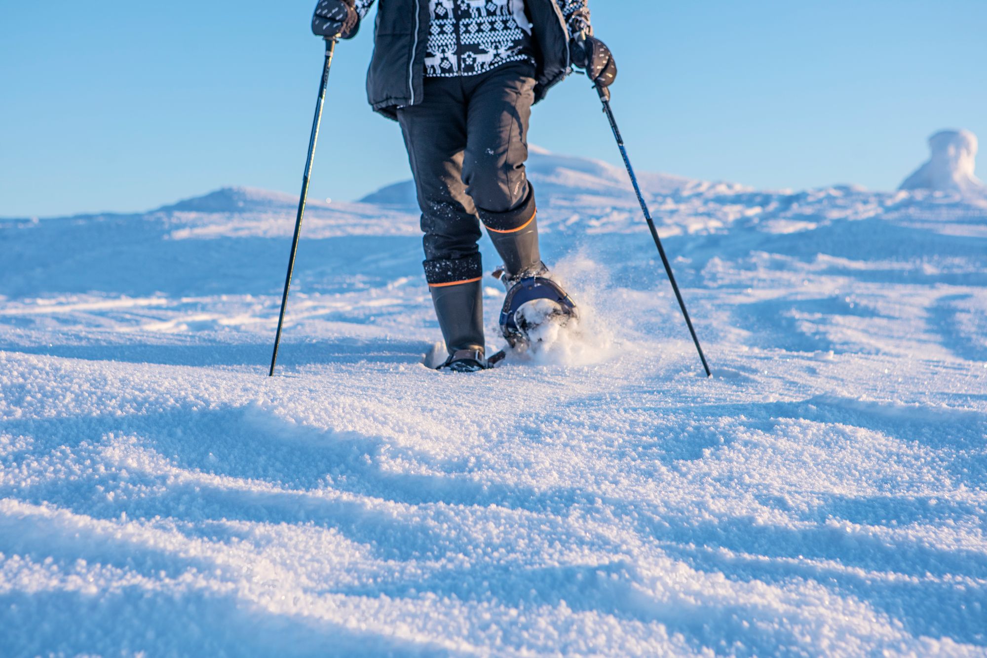 Lumikenkäily on tutkitusti noin viisi kertaa raskaampaa kuin kävely. © Jerry Ylkänen