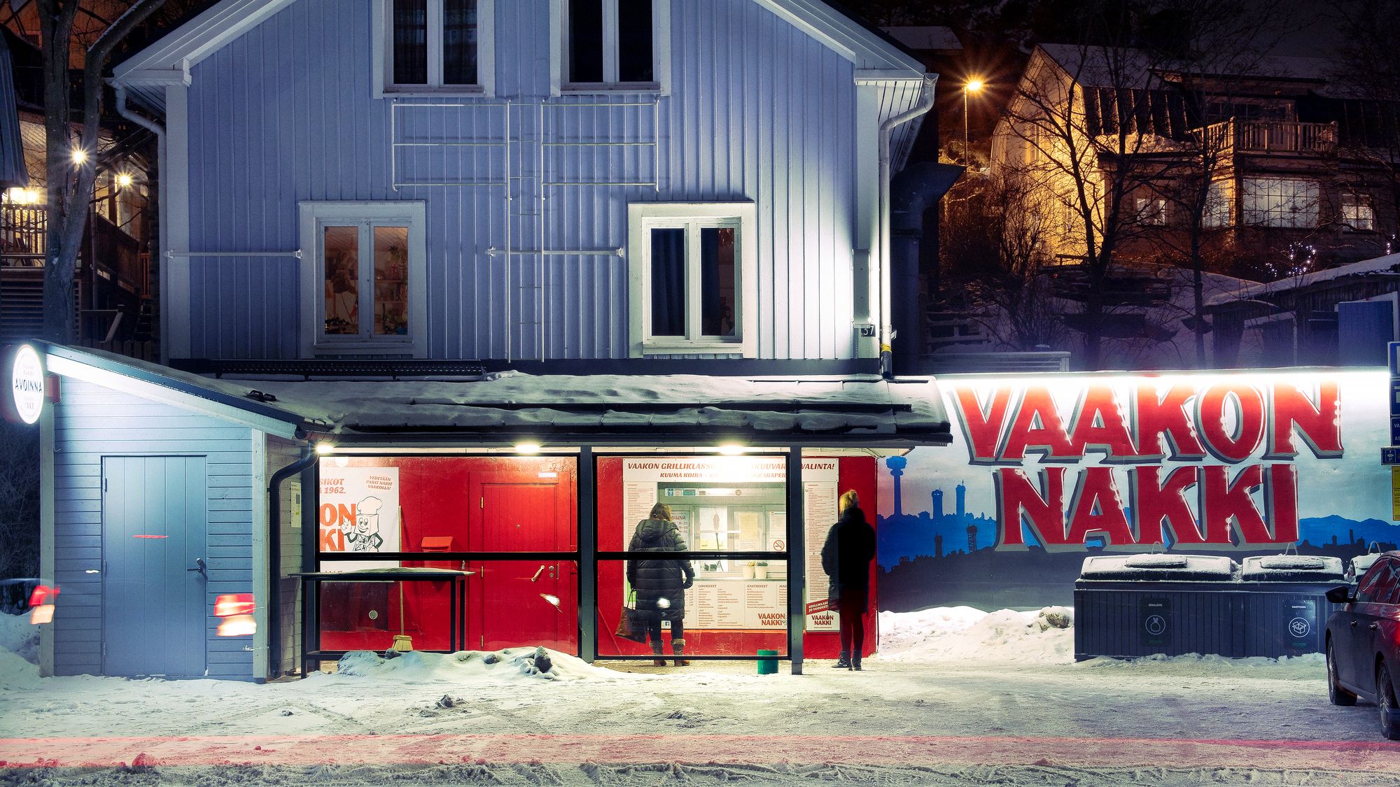 Vaakon Nakki on toiminut luukkukioskina Tampereen Pispalassa vuodesta 1982. Sitä ennen se toimi samannimisenä vähän matkan päässä Epilän kaupunginosassa. © Studio Palojärvi