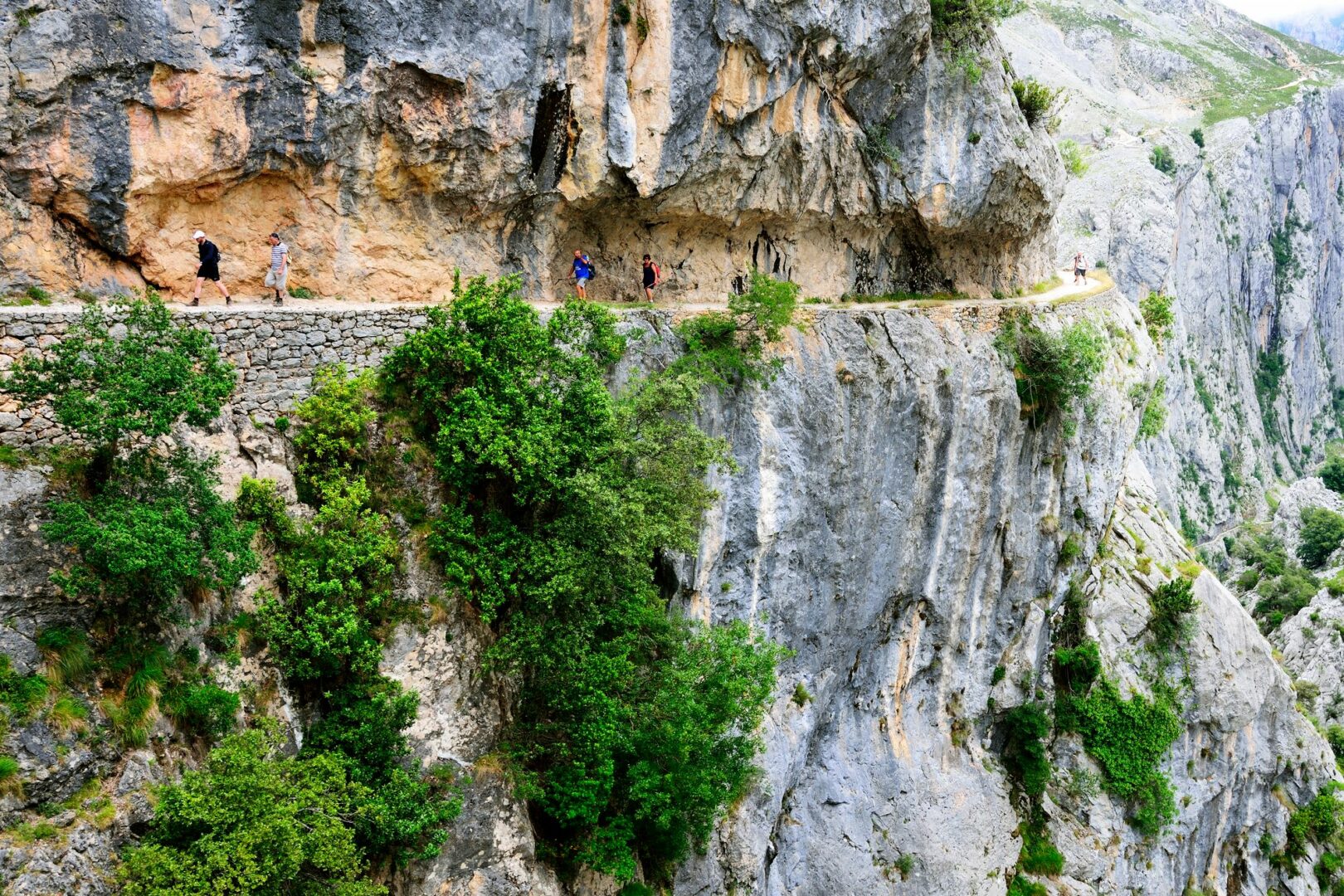 Ruta del Cares -reitti rakennettiin runsas sata vuotta sitten vuoristossa olevan vesivoimalaitoksen huoltoreitiksi. Jännittävä polku kulkee Caresjoen kanjonin reunalla.  © Pekka Numminen
