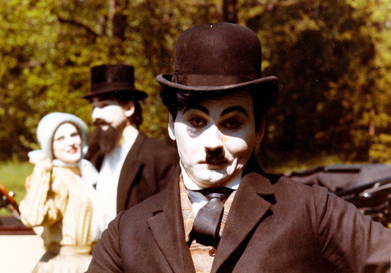 Ismo Sajakorpi teki arvostelijoidenkin kiittämän Chaplin-imitaation vuonna 1972. © Om-arkisto