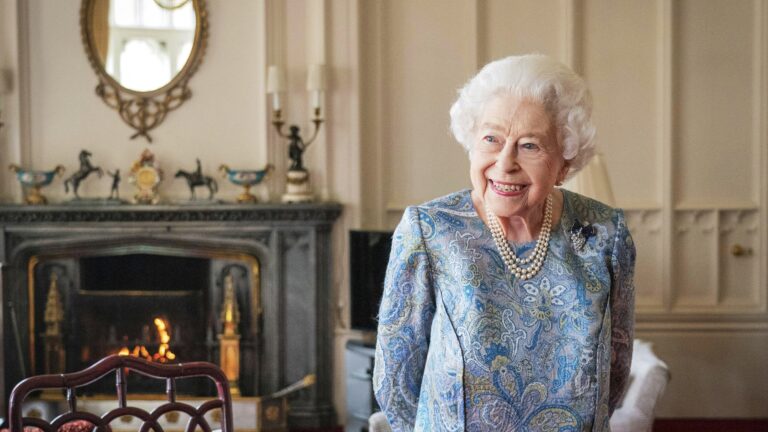 Kuningatar Elisabet on Ison-Britannian kansan ylivoimainen suosikki­kuninkaallinen, ja kansalaiset ovat olleet huolissaan kuningattaren voinnista.