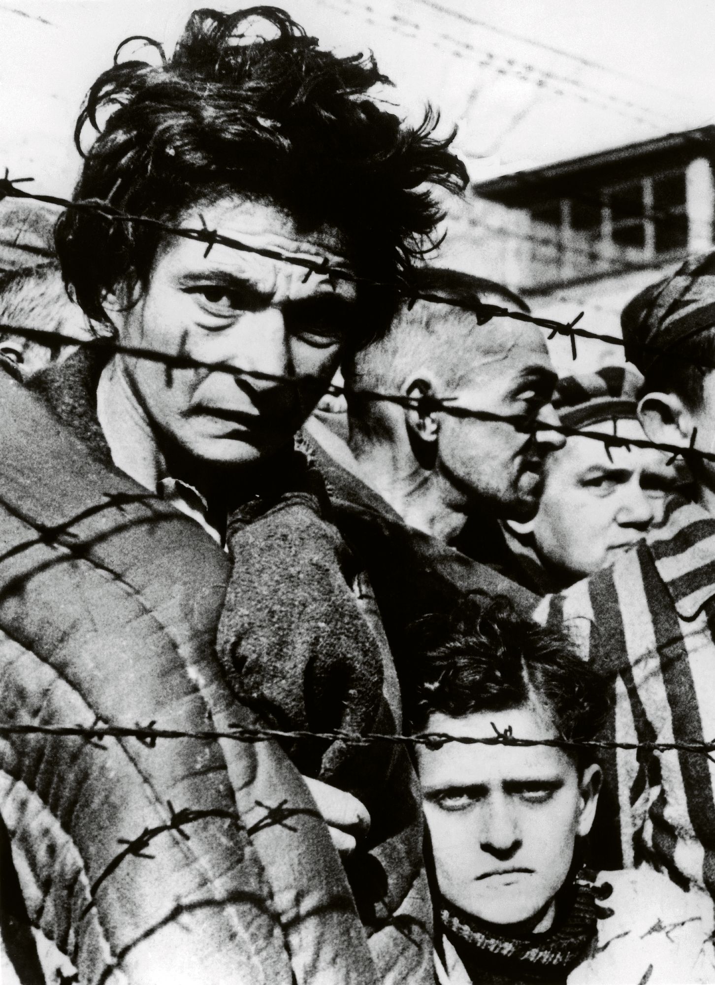 Auschwitzin tuhoamisleirillä puolalaisen Oswiecimin kaupungin laitamilla surmattiin pääosin kaasukammioissa lähes miljoona juutalaista. Eichmannin sinne vielä vuonna 1944 junakuljetuksin toimittamia Unkarin juutalaisia oli heistä yli 400 000. © Topfoto / Lehtikuva