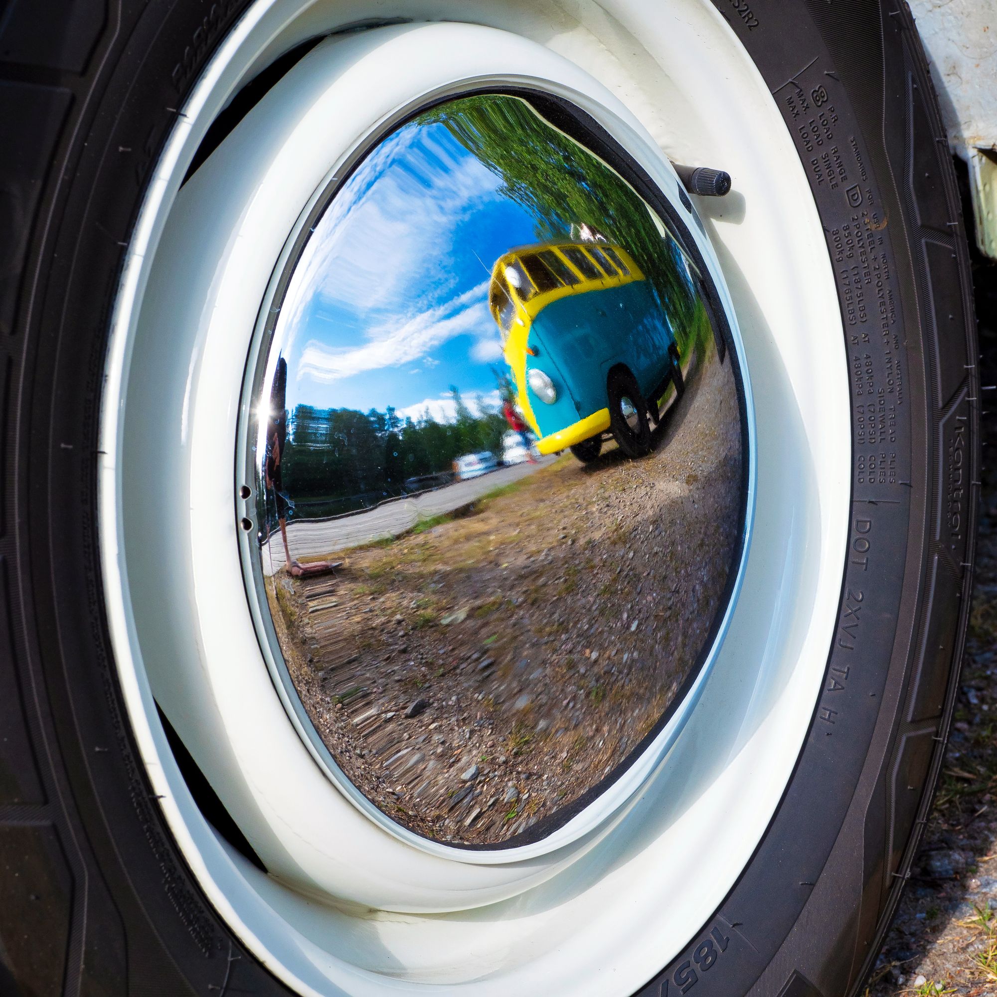 Volkkariharrastajan ajoneuvon pölykapselit pidetään peilinkirkkaina. © Ville Vanhala