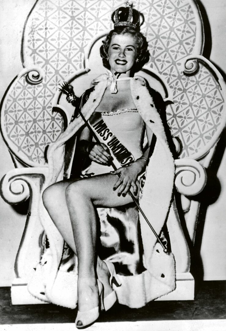 Kesäkuun 29. päivä 70 vuotta sitten Armi Kuusela kruunattiin Miss Universumiksi. <span class="typography__copyright">© DPA / Lehtikuva</span>