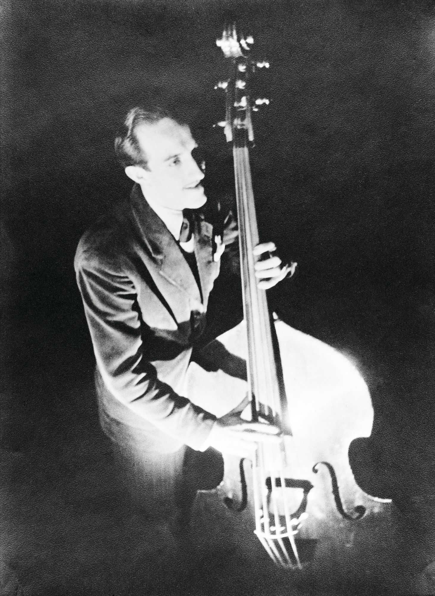 Basisti Erik Lindström oli ensimmäisiä suomalaisia jazzvaikuttajia. © Relavuo/Helsingin kaupunginmuseo