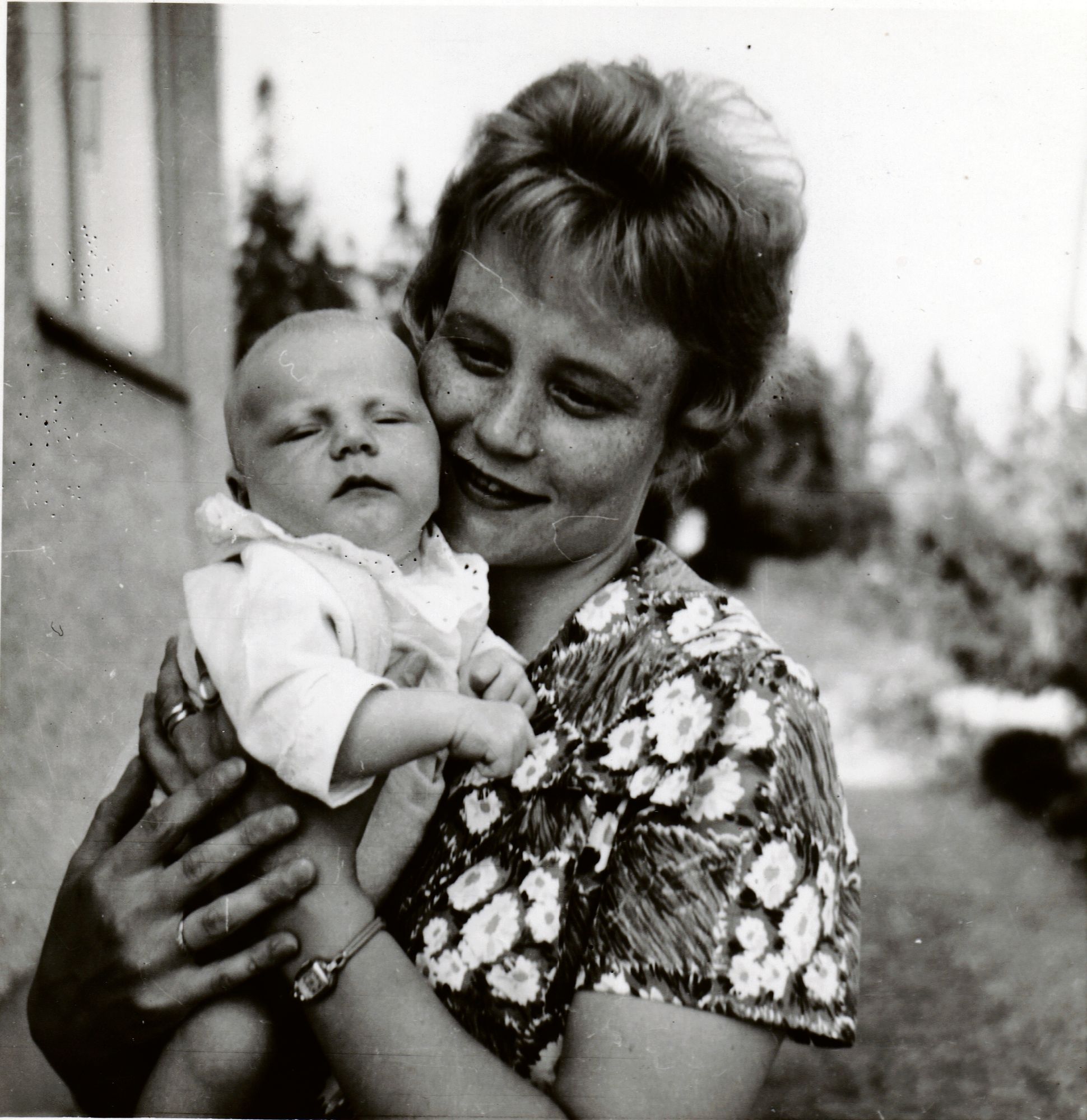 Vuonna 1959 syntyi Jeren isä Lahden naistensairaalassa. Seija-äiti oli ylpeä pojastaan. © Markkasen kotialbumi