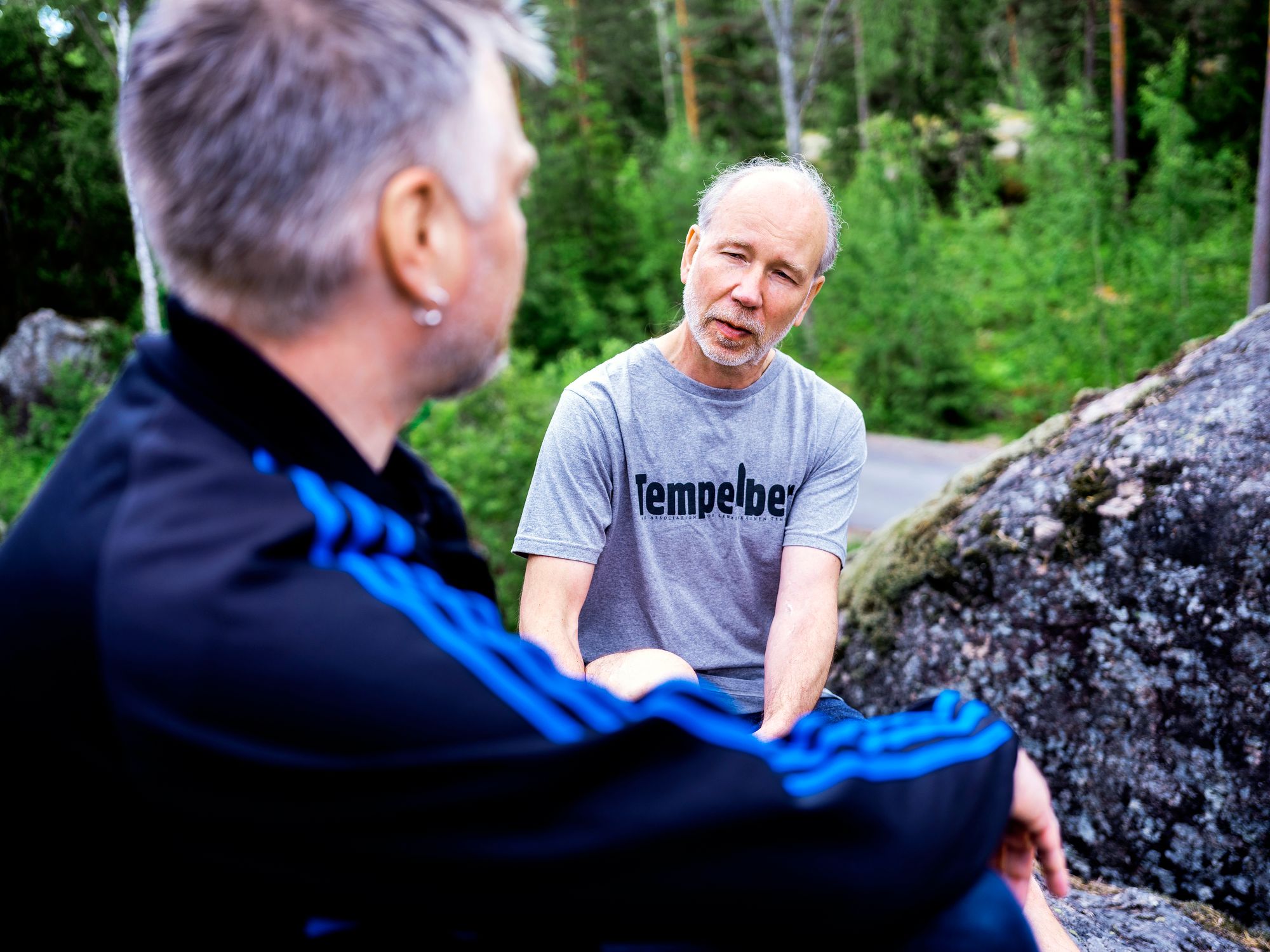 Luolan omistaja Juha Javanainen tuntee Ior Bockin tarinat paremmin kuin kukaan. Nyt hän teettää alueella maatutkamittauksia. © Sampo Korhonen