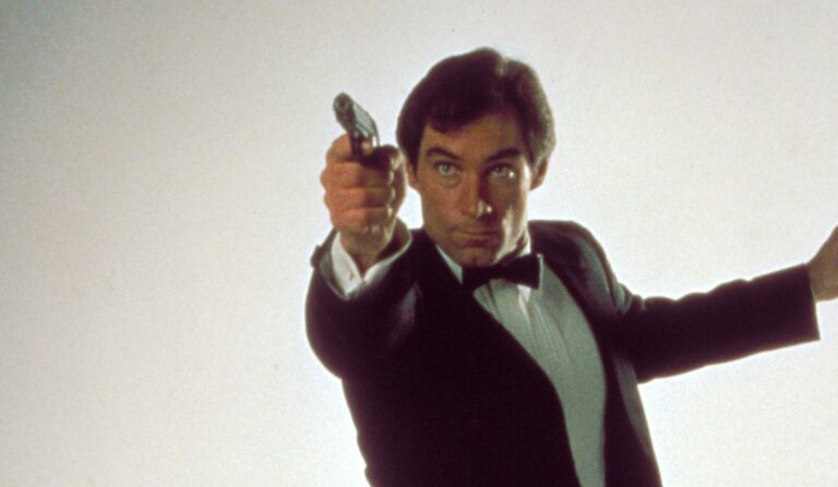 James Bond Lupa tappaa