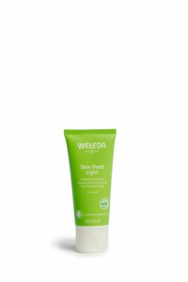 Silkinpehmeä Weledan Skin Food light -kasvovoide suojaa ihoa. 30 ml 11 €.