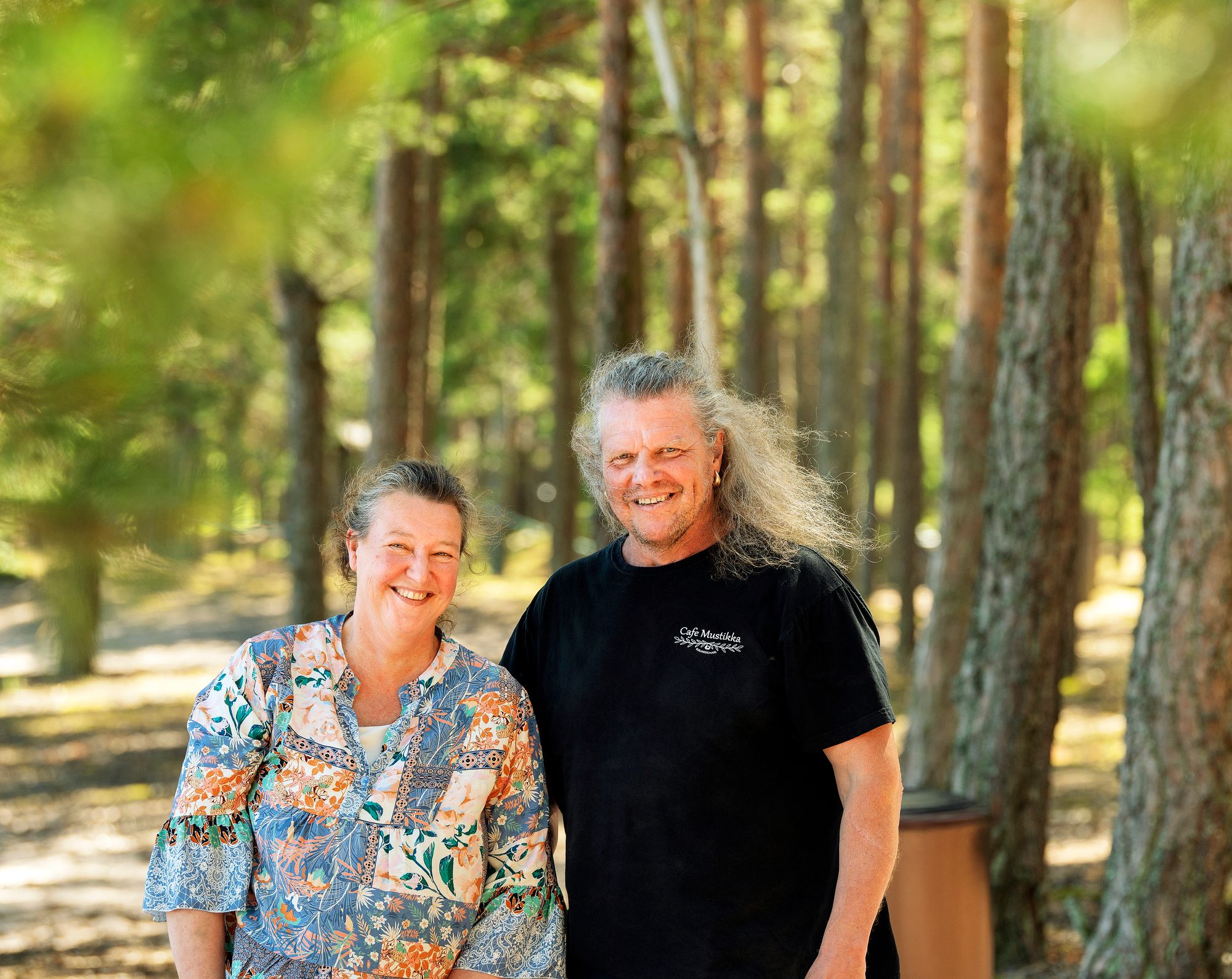 Kirsi ja Tommi Hevossaari ovat löytäneet Kaunis­saaresta kaipaamaansa luonnonrauhaa ja hiljaisuutta. © Linda Varoma
