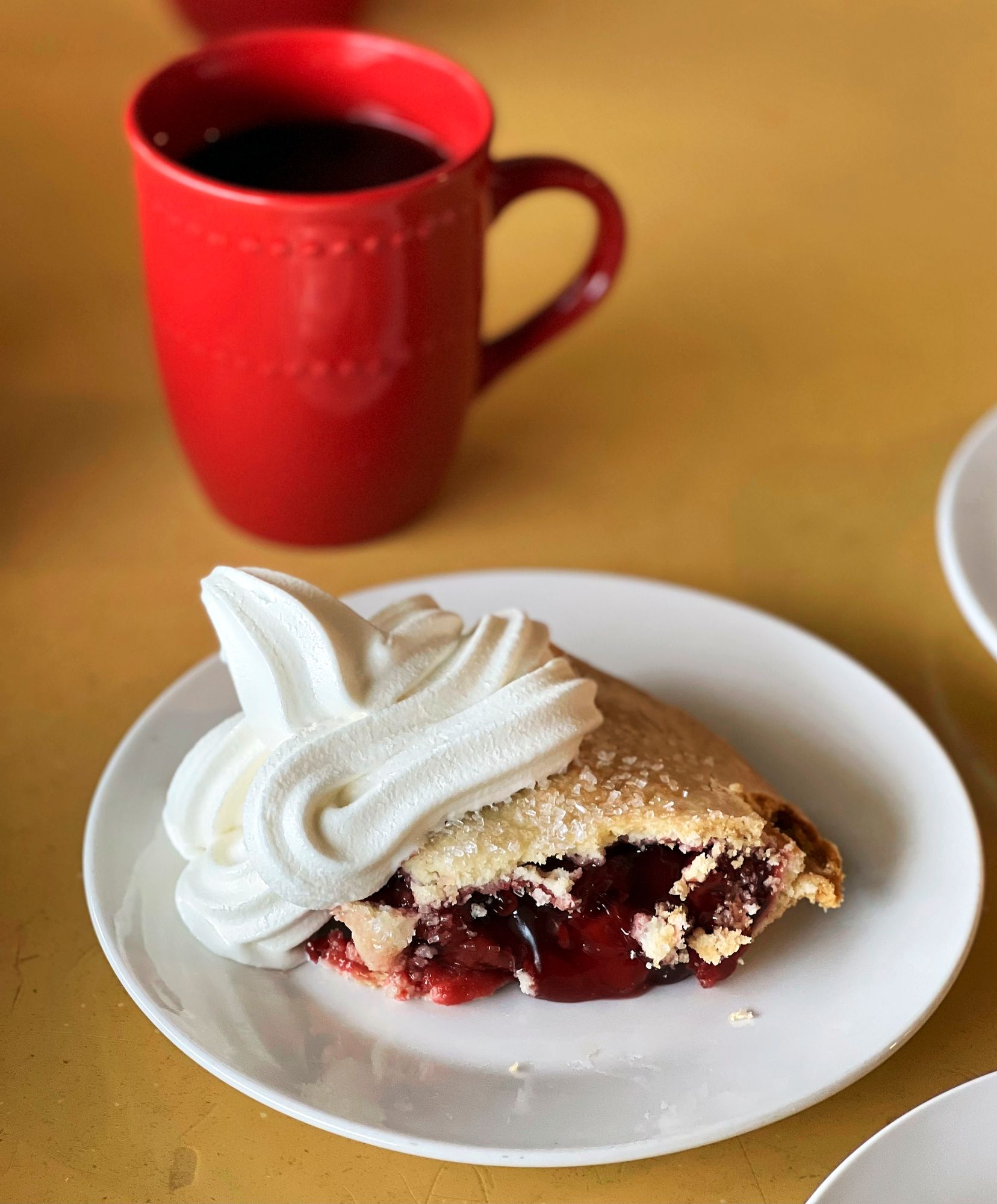 Twede’s Cafeesta saa Twin Peaks -sarjan tyyliin kupposellinen hemmetin hyvää kahvia ja palanen ­kirsikkapiirasta. ­Herkut maksavat vain muutaman dollarin. © Anneli Juutilainen