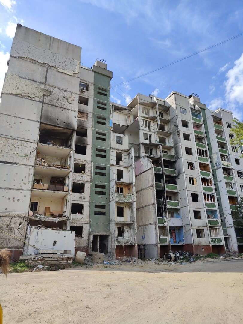 Tuhottuja kerrostaloja on satoja Tsernihivissä Pohjois-Ukrainassa.