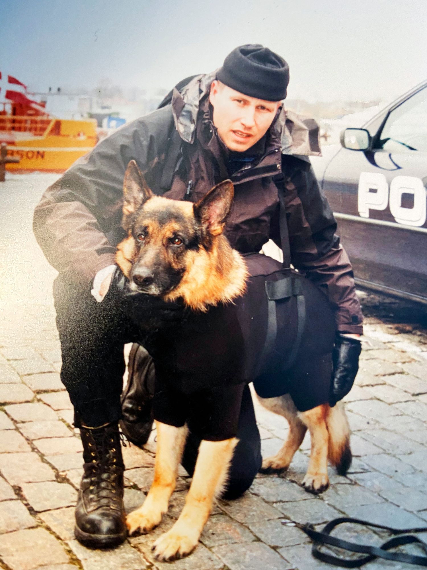 Nuorena poliisimiehenä Gustafsberg työskenteli myös poliisikoirien kanssa. © Harri Gustavsbergin albumikuva