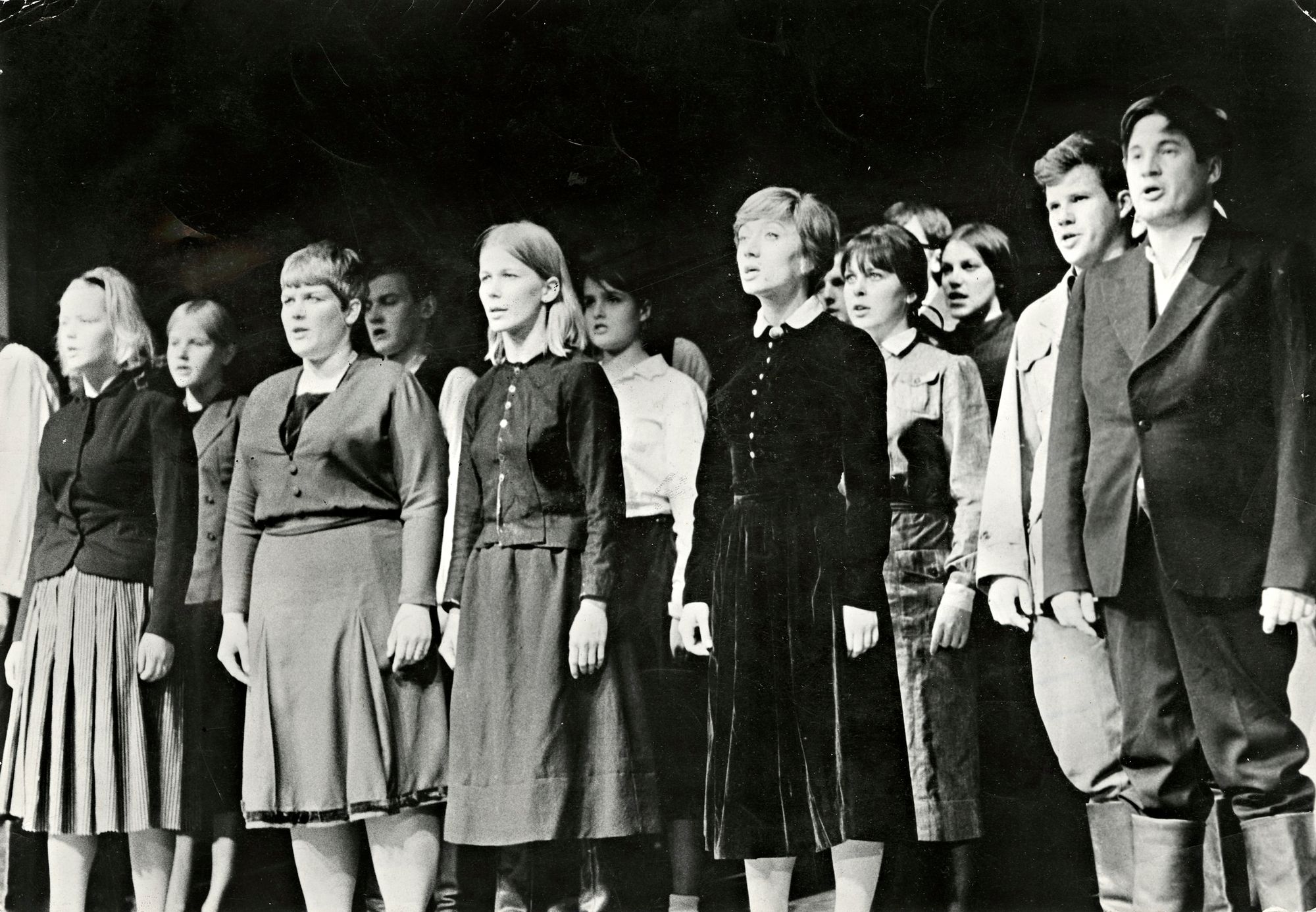 Ylioppilasteatterin Lapualaisoopperassa (5.vas.) vuonna 1966. © OM-arkisto