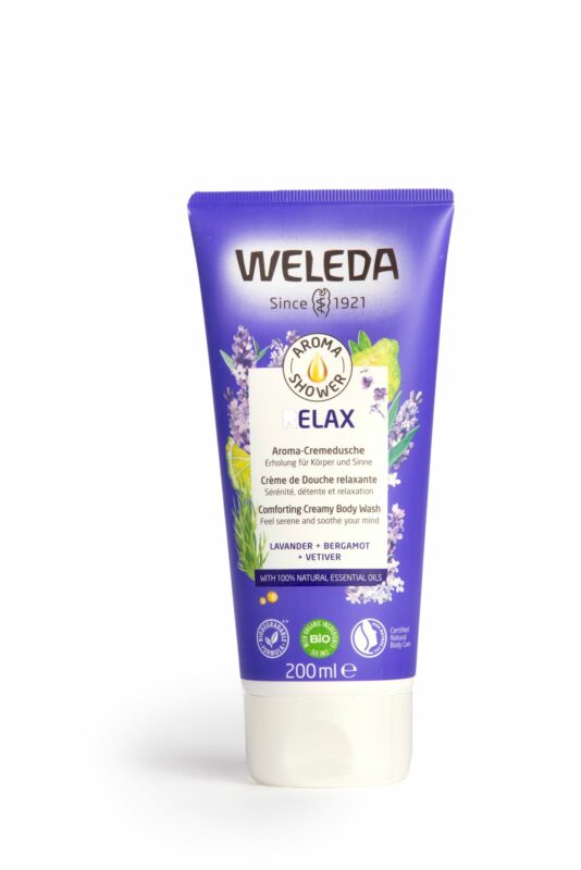 Rauhoittavaa laventelia sisältävä Weleda Aroma Relax -suihkugeeli puhdistaa ihon hellävaraisesti. 200 ml 9,90 €. <span class="typography__copyright">© Tommi Tuomi</span>