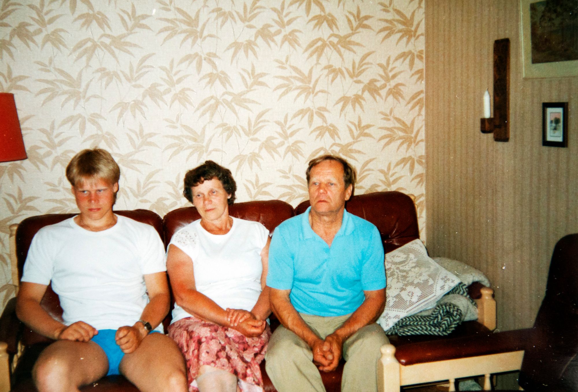 ”Sisko nappasi minusta ja vanhemmistani valokuvan, kun oli lomamatkalla Ruotsista.” © Heiskasen kotialbumi
