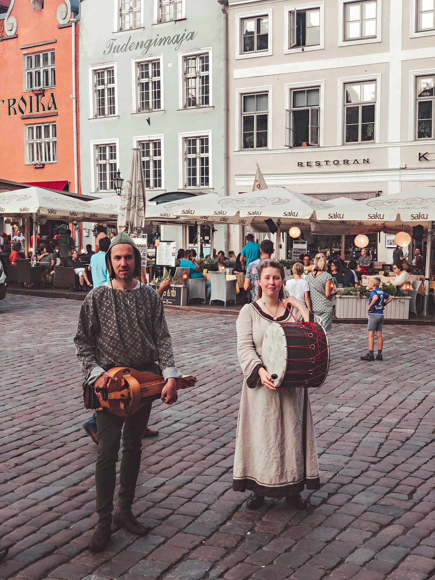Keskiaika­tunnelmaan pääsee myös esiintyvien taiteilijoiden avulla. © Visit Estonia