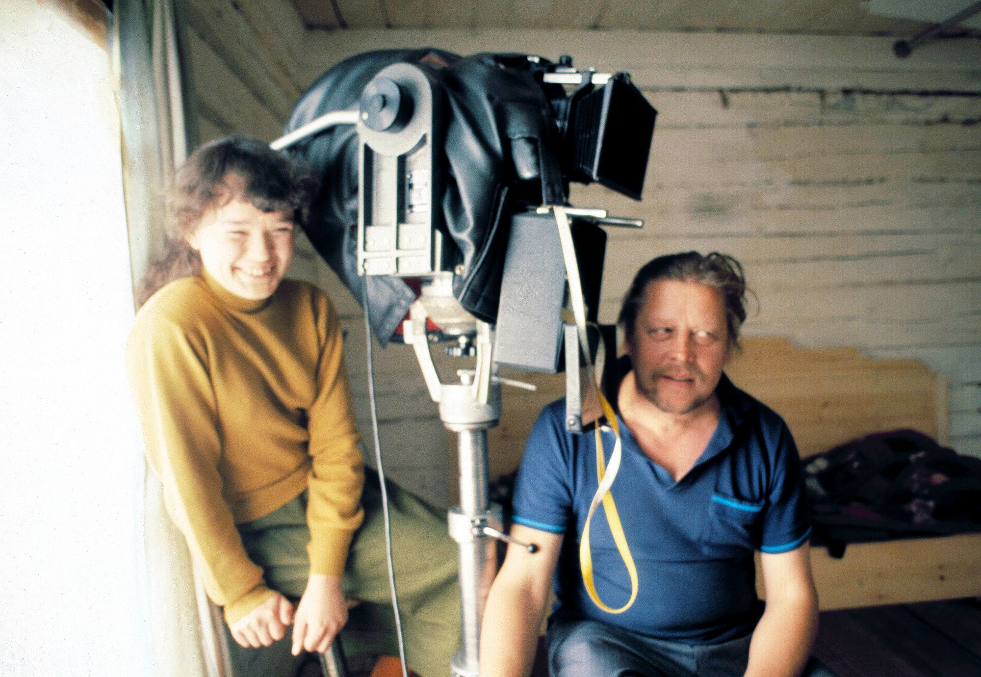 Milkaa näytellyt Irma Huntus ja Rauni ­Mollberg filmaustauolla vuonna 1980. © MAGNUS LÖFVING / om-arkisto
