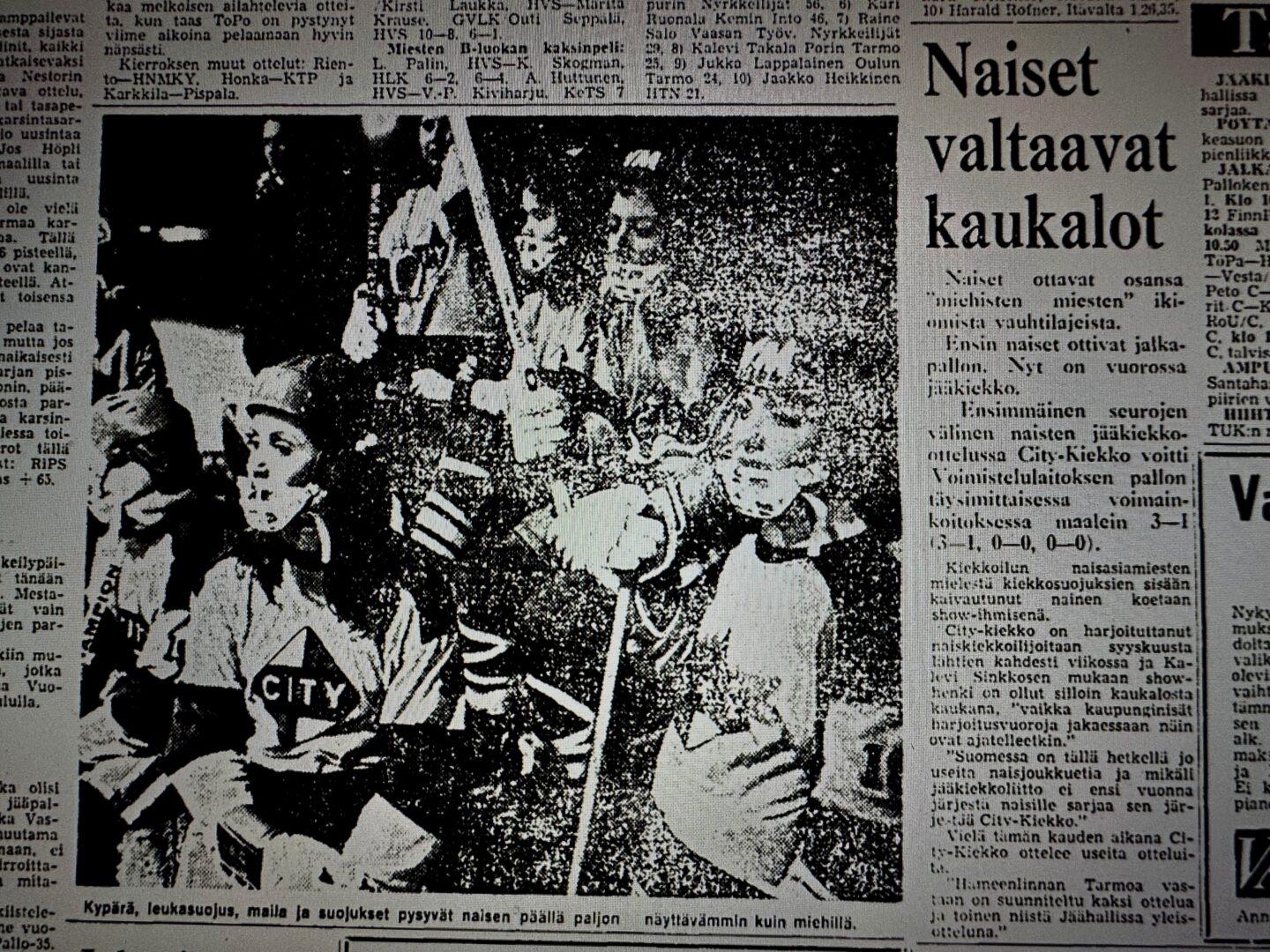 Naiset valtaavat kaukalot kirjoitti Helsingin Sanomat 70-luvulla.