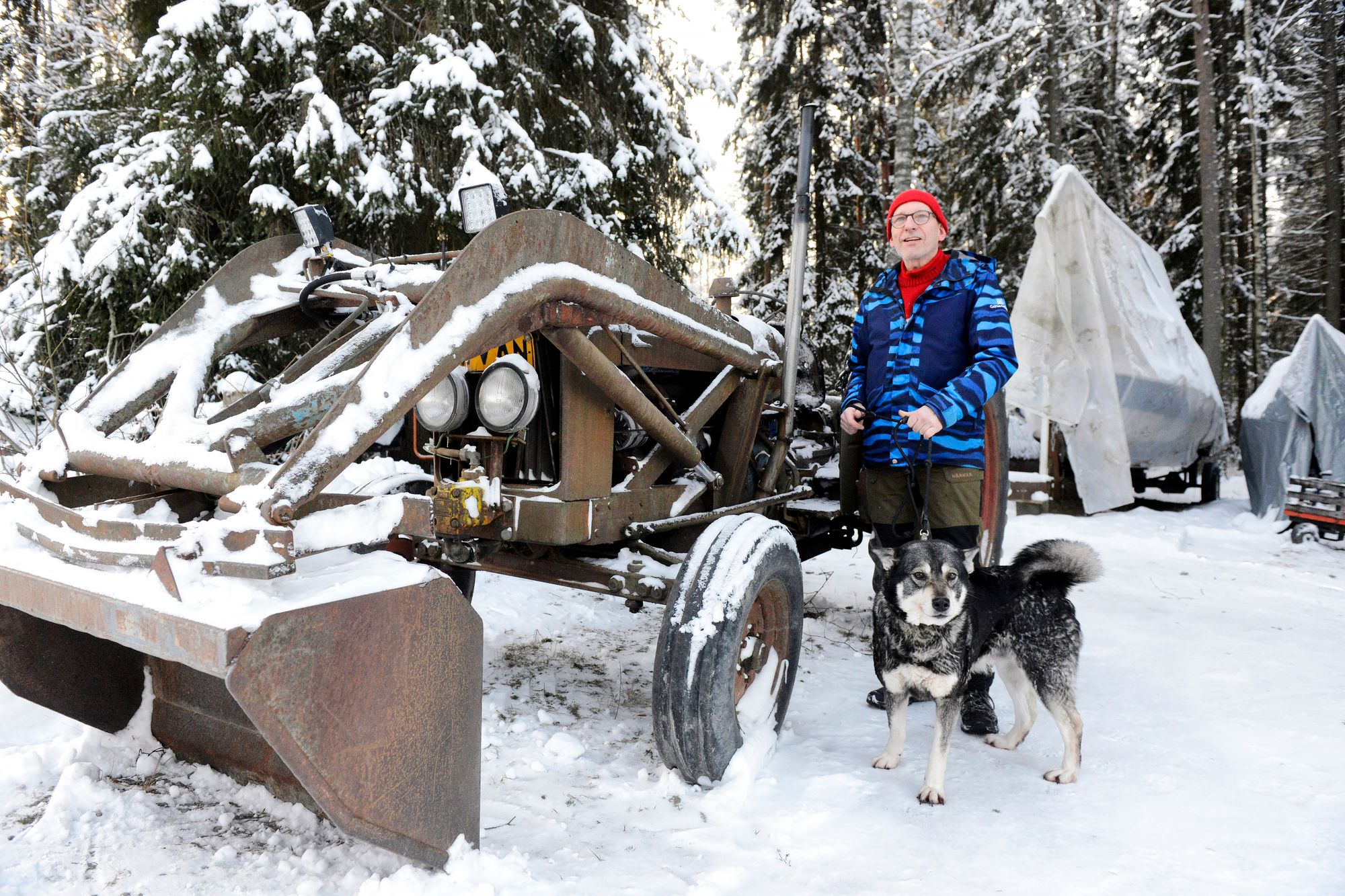 Timo Luoman traktori on vuosimallia 1953, ja se pelittää yhä. © Juha Harju