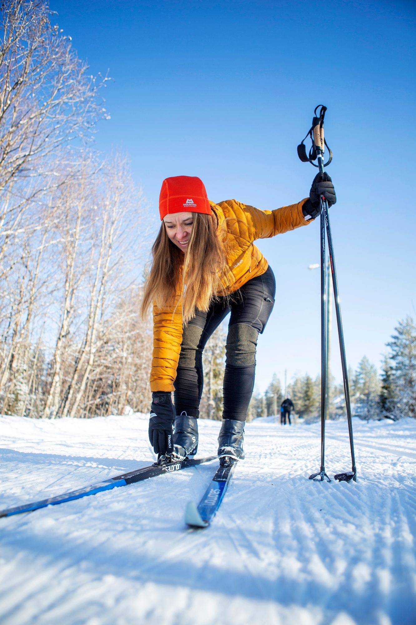 Kirjailija Satu Rämö löysi hiihtämisen ilon vasta aikuisena ensimmäisellä Lapin lomallaan. Lapsena ärsytti, kun joku huusi takana ”latua” vaatien väistämään. © Satu Renko 